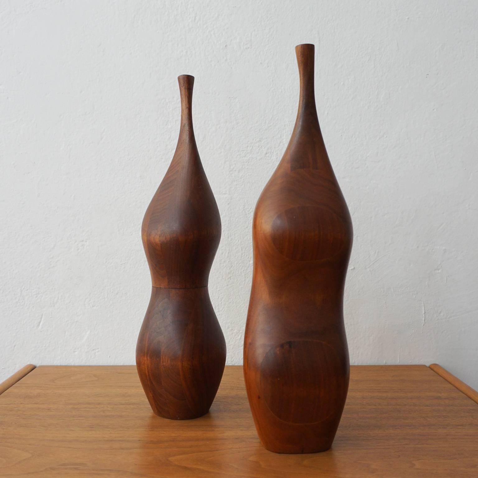 Impressive salt shaker and peppermill by American Craftsman, Daniel Loomis Valenza. Stacked laminate solid walnut construction. Fully functional, 1970s.

Valenza is a noted artist whose work was shown in the ground breaking exhibition, objects USA.