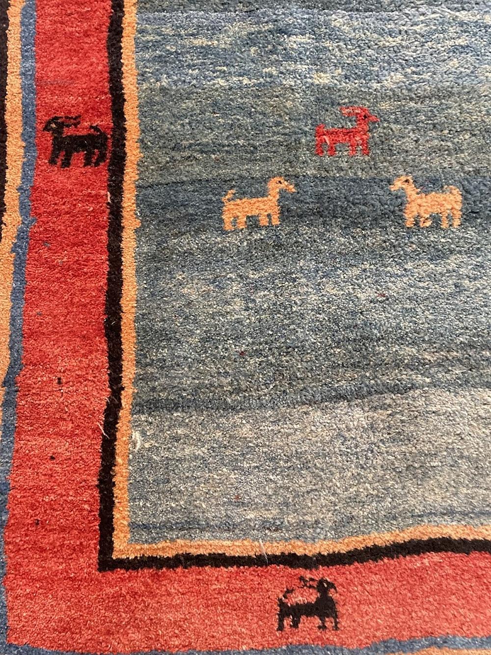 Handcrafted Persian Gabbeh Carpet Mitte des 20. Jahrhunderts (Persisch) im Angebot