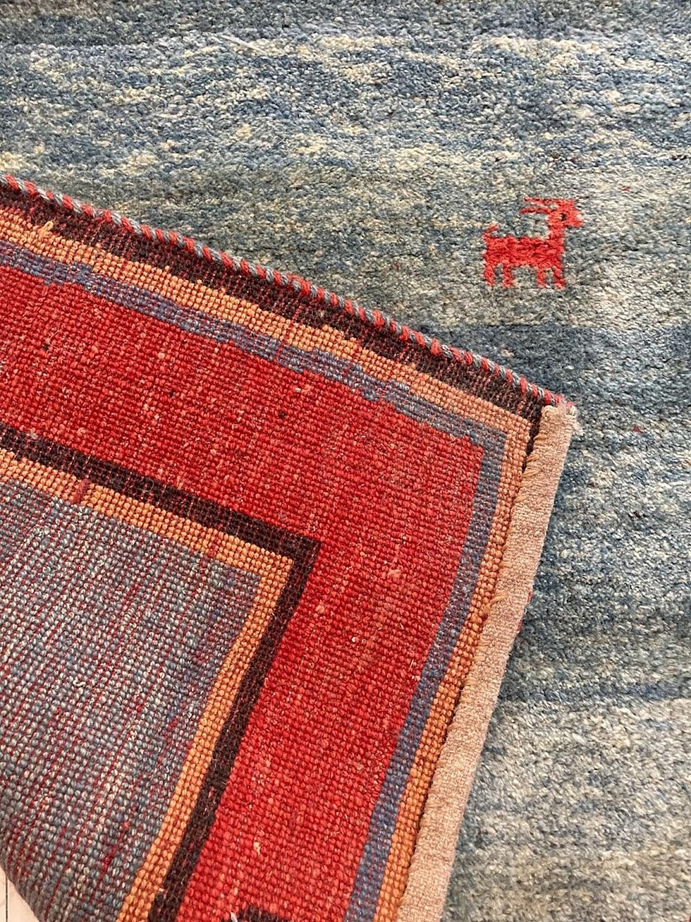Handcrafted Persian Gabbeh Carpet Mitte des 20. Jahrhunderts im Zustand „Gut“ im Angebot in Debrecen, HU