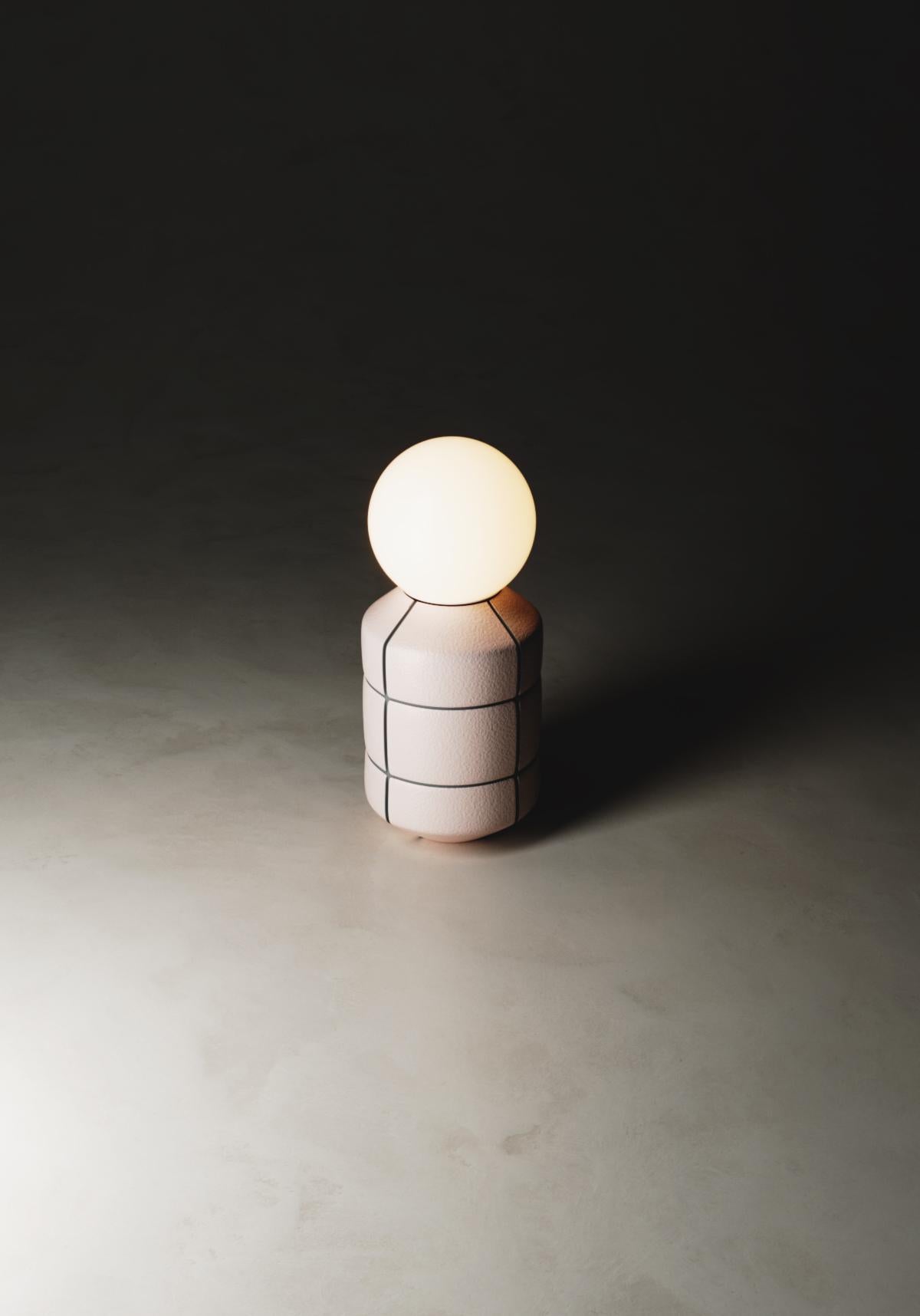 Ucraino Lampada Rosa Navazi artigianale in ceramica da tavolo Illuminazione in vendita