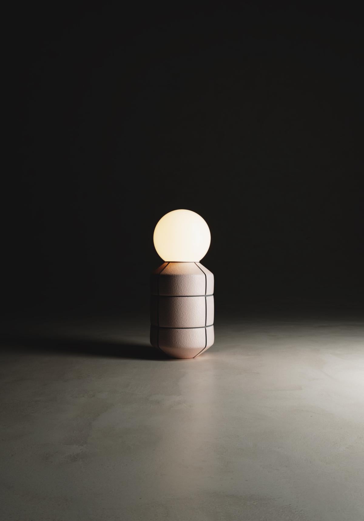 Smaltato Lampada Rosa Navazi artigianale in ceramica da tavolo Illuminazione in vendita