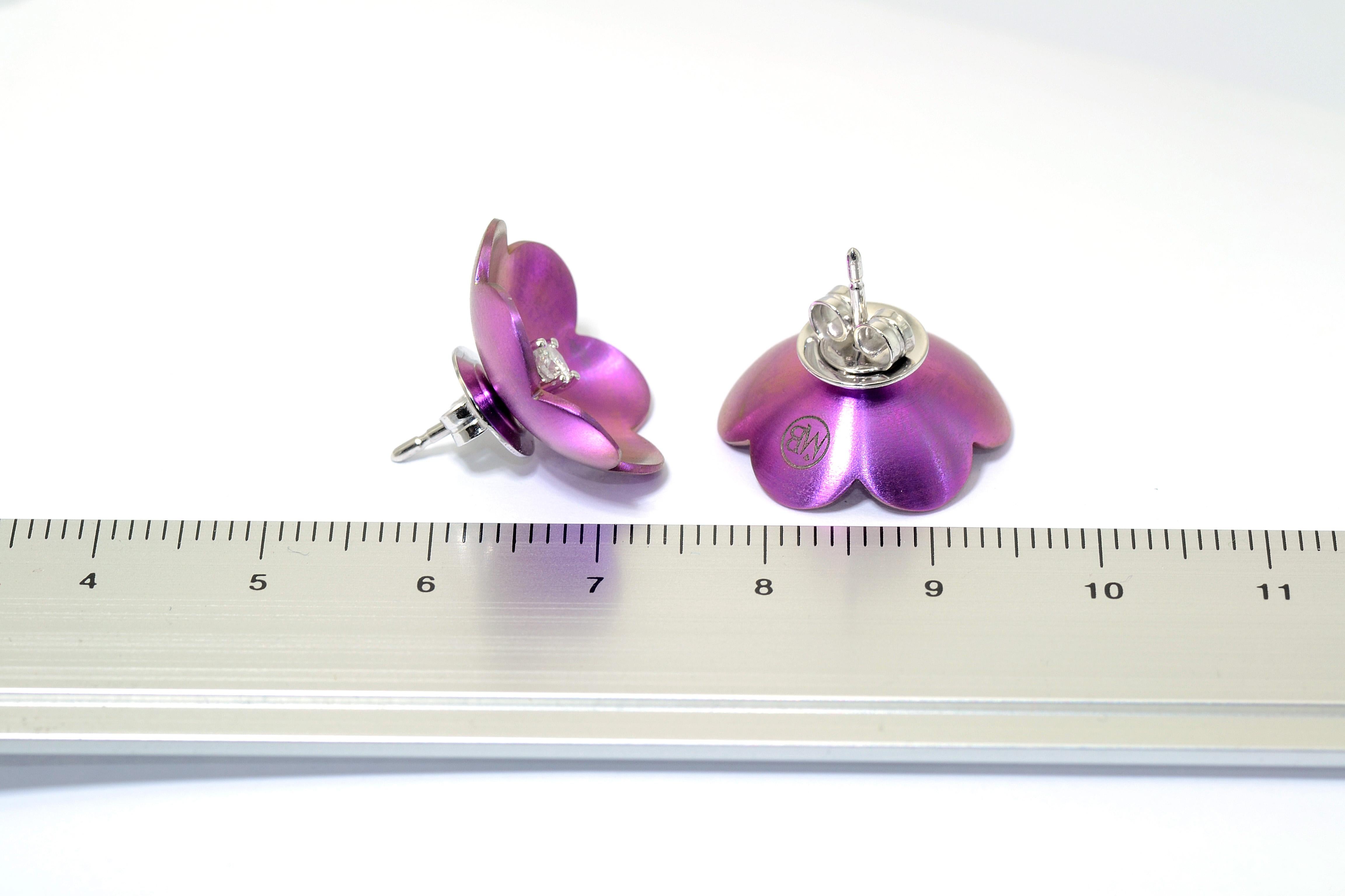 Pink Titanium Diamond 18KT Gold Happy Flower Earrings In New Condition In Valenza , IT