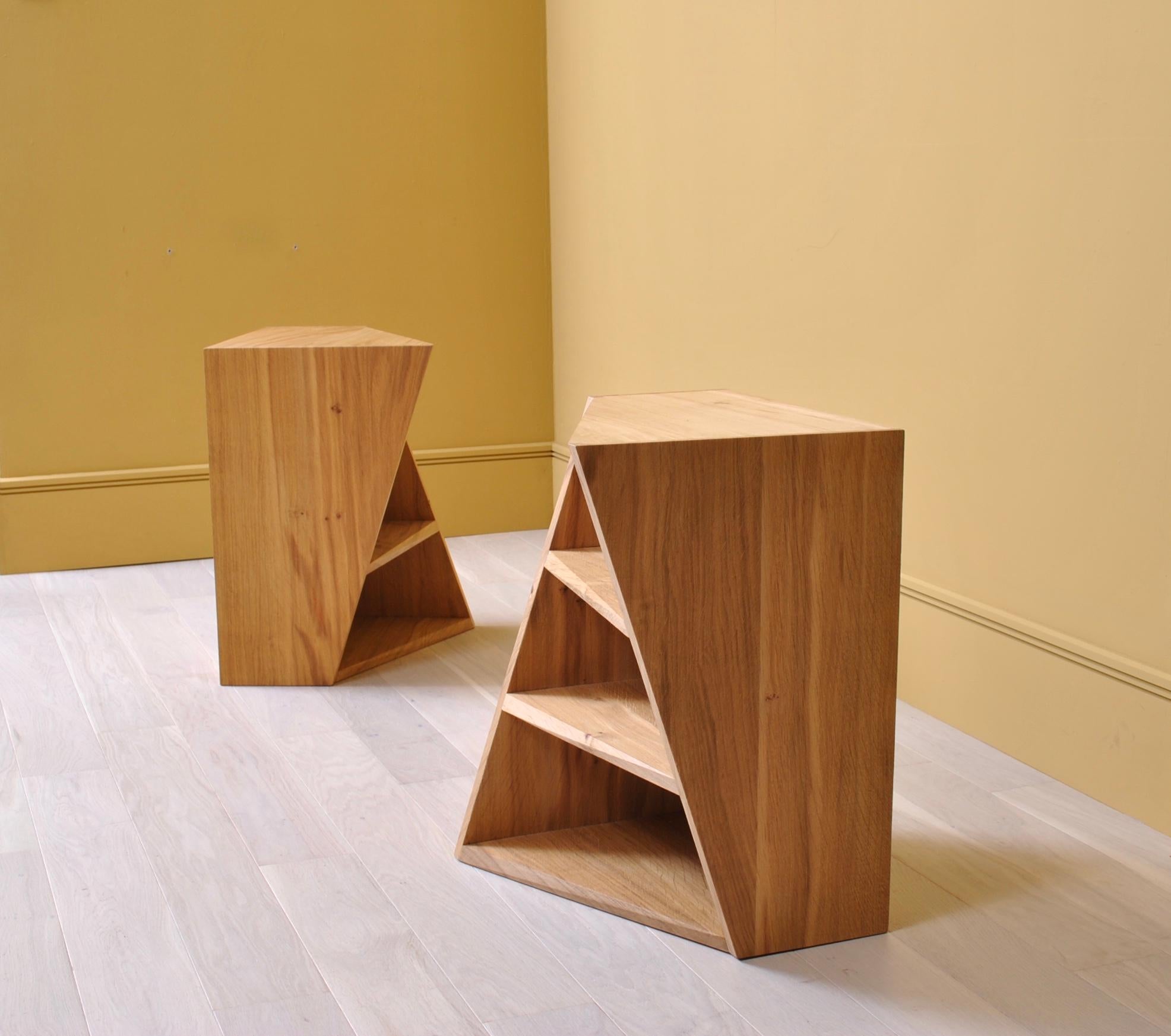Postmoderne Tables d'extrémité postmodernes fabriquées à la main