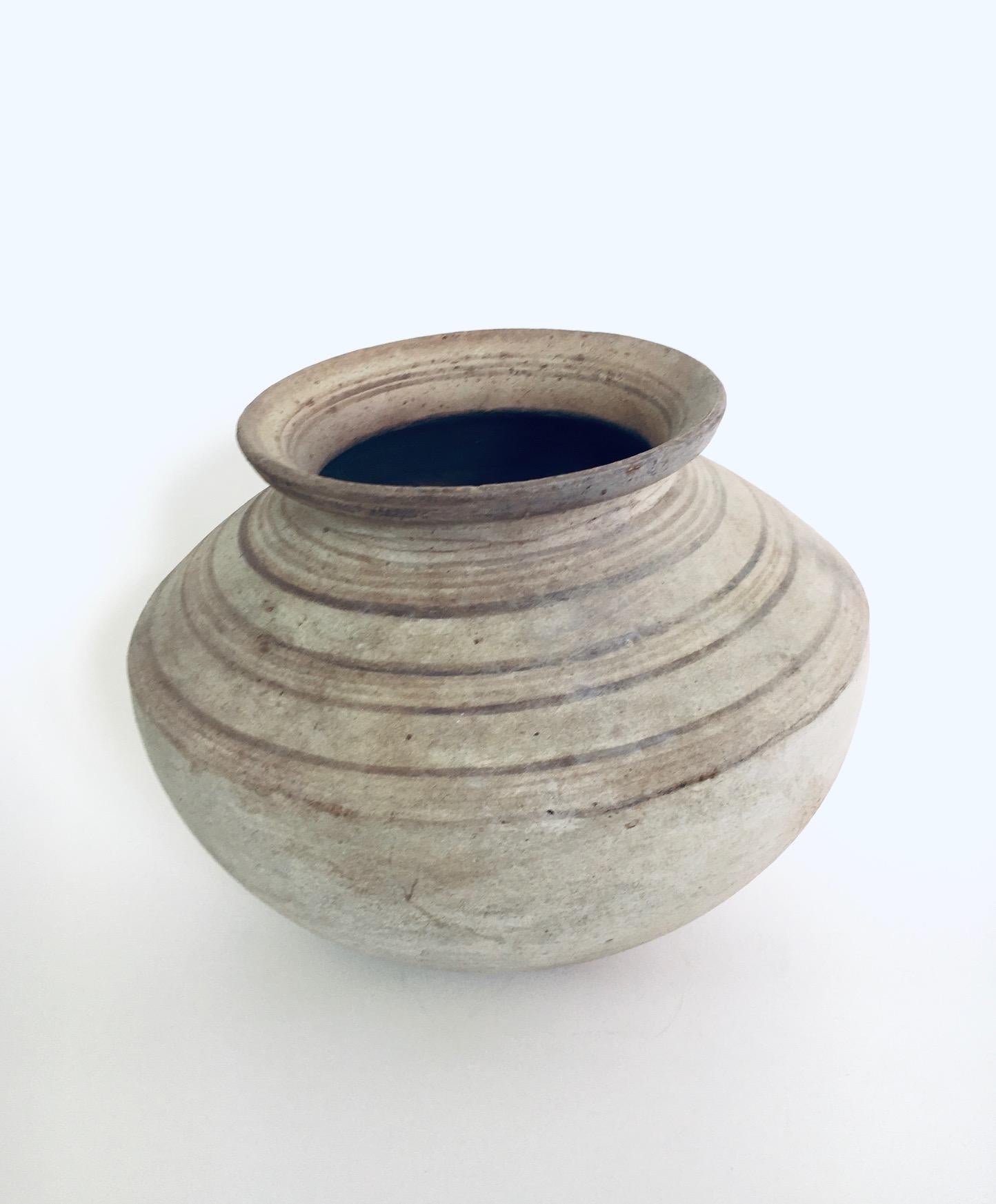 Primitif Pot à conteneur en poterie artisanale, début des années 1900, Hongrie en vente