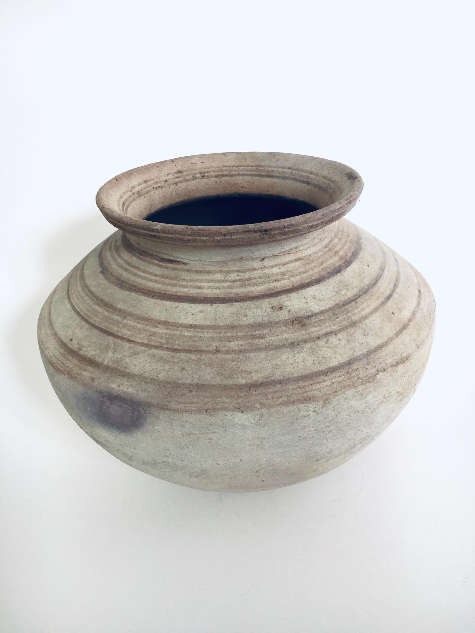 Argile Pot à conteneur en poterie artisanale, début des années 1900, Hongrie en vente