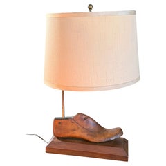 Tavolino artigianale di arte popolare primitiva con piano in vetro, USA, anni '70