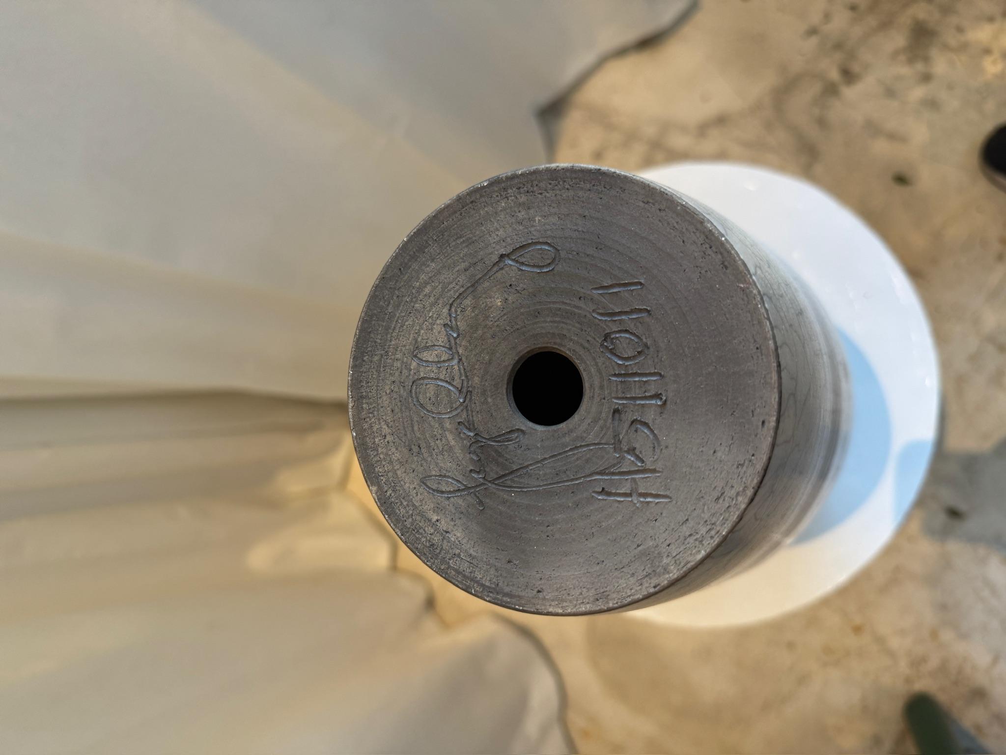 Moderno Vaso artigianale in ceramica Raku con smalto screziato e foro di drenaggio in vendita