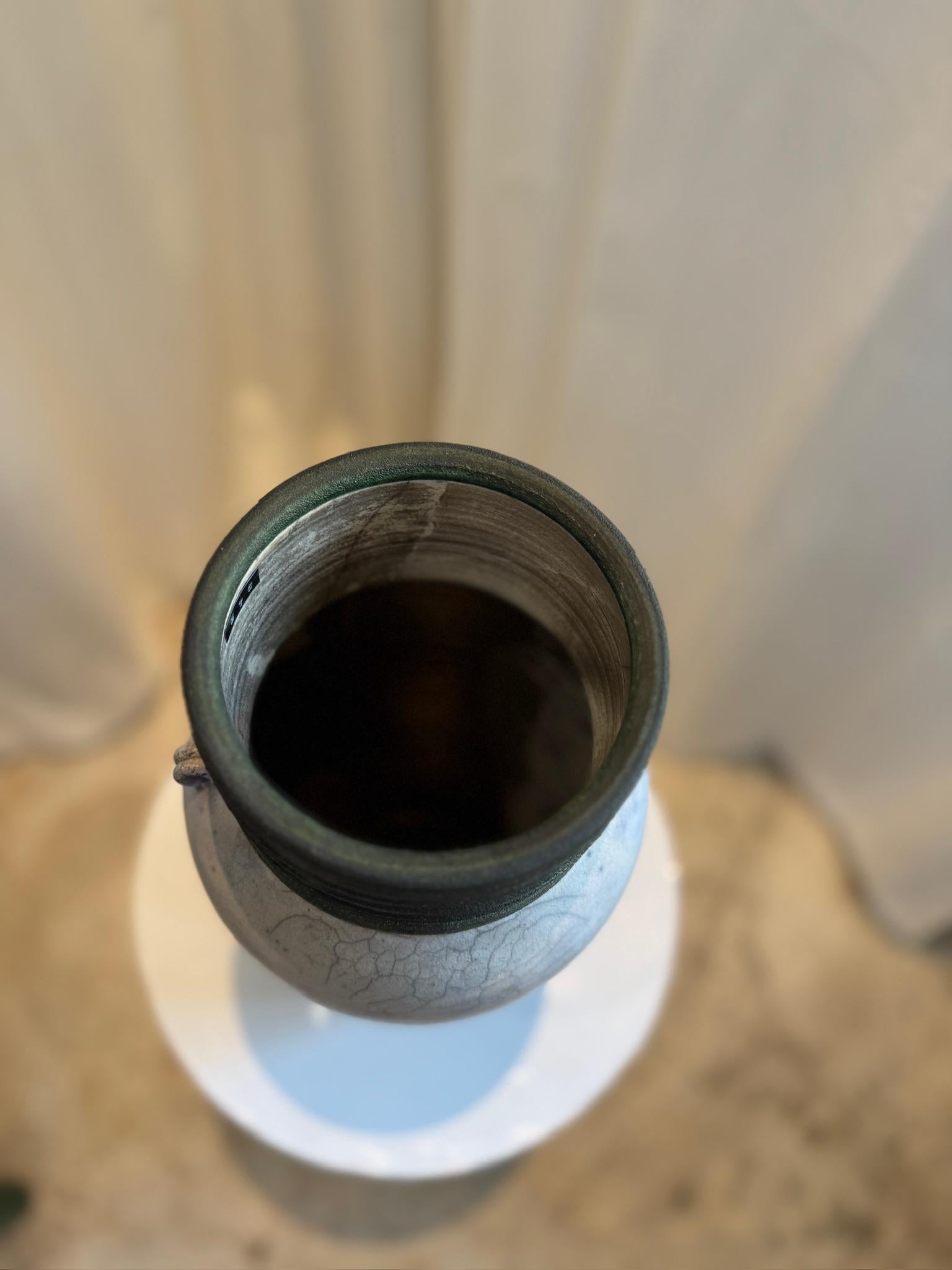 Americano Vaso artigianale in ceramica Raku con smalto screziato e foro di drenaggio in vendita