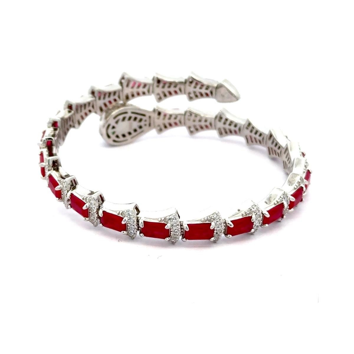 Serpente con zirconi rossi Bracciale artigianale in argento 925 Gioielli per animali in vendita 3