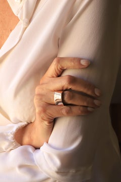 Anello da cocktail in oro rosa e bianco da 0,20 carati con diamanti bianchi, realizzato a mano