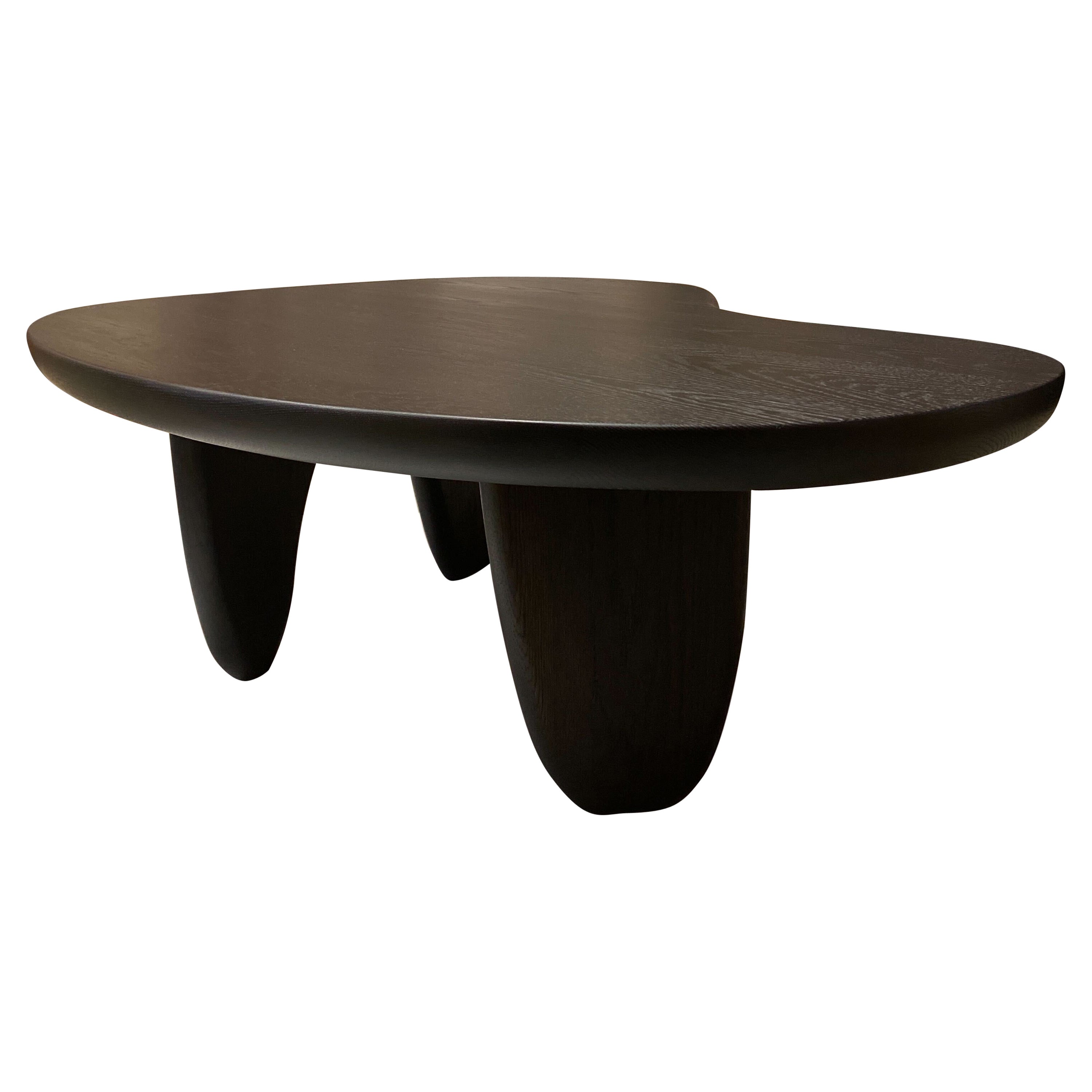 Mesa baja artesanal Rowan de roble negro macizo de Mary Ratcliffe Studio
