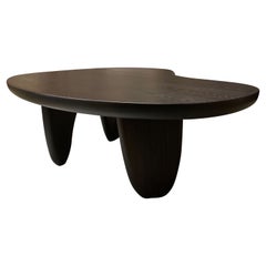 Mesa baja artesanal Rowan de roble negro macizo de Mary Ratcliffe Studio
