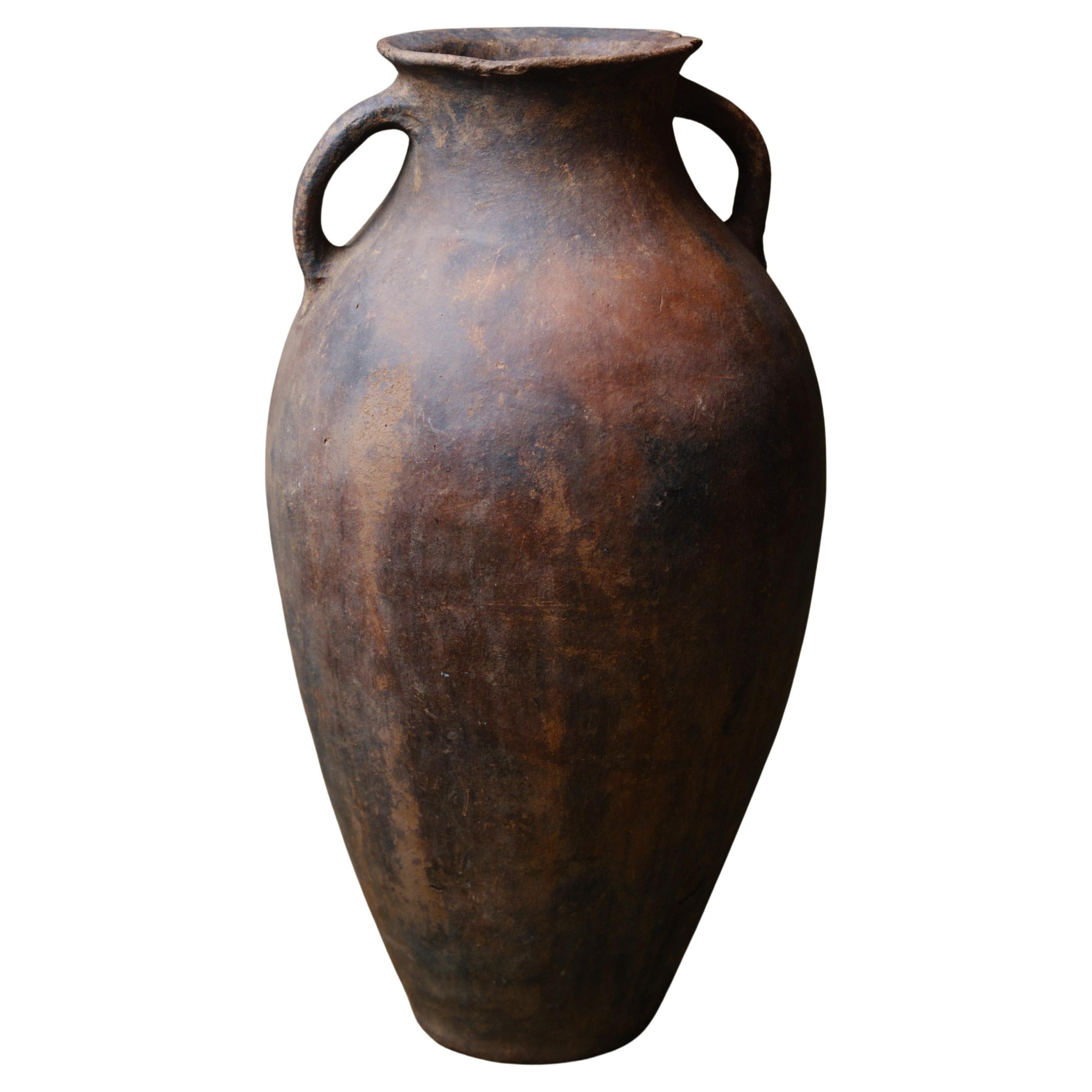 Vaso ad Amphora in terra battuta lavorato a mano