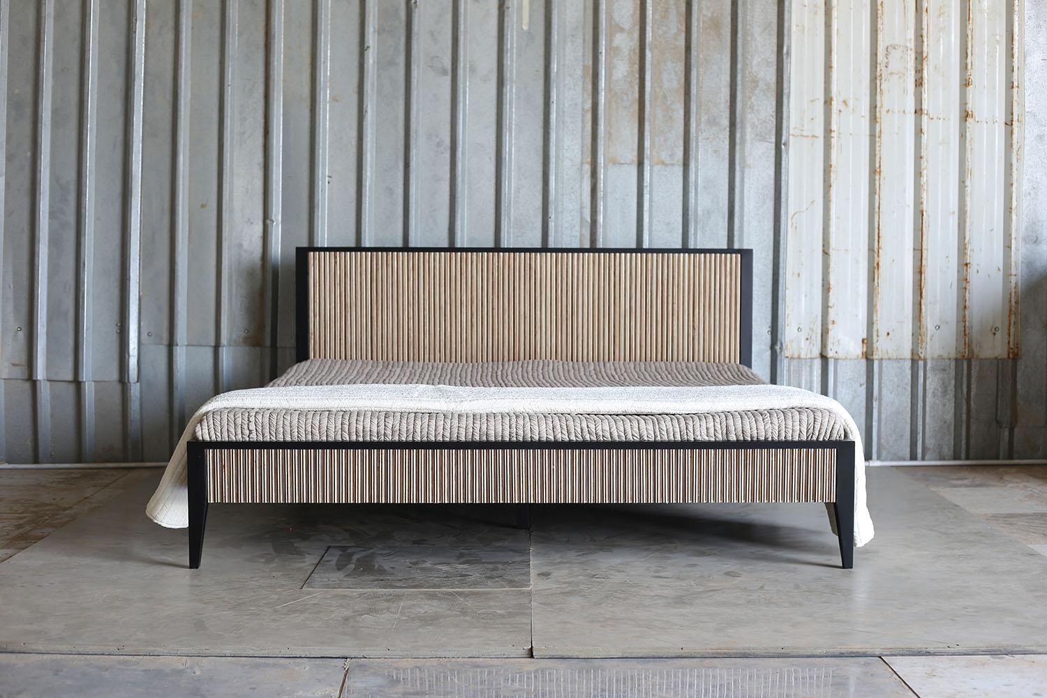 The saral oak bed is the perfect balance of beauty and functionality. Intricately crafted with a wooden inlay effect, this unassuming bed frame brings the calmness of nature indoors for an atmosphere that is both casual and sophisticated.