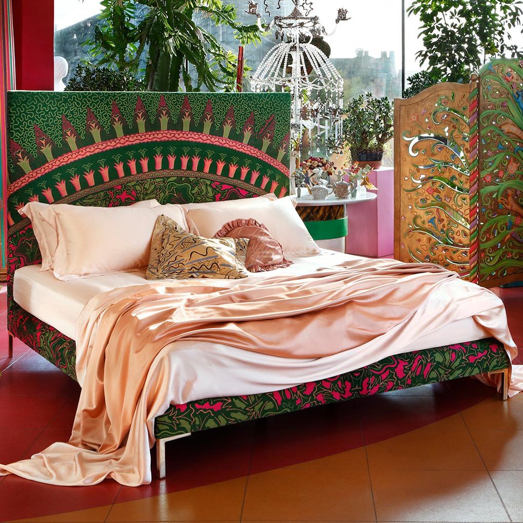 British Handcrafted Savoir Lilies headboard and Nº4 Bed Set, King Size, by Zandra Rhodes For Sale