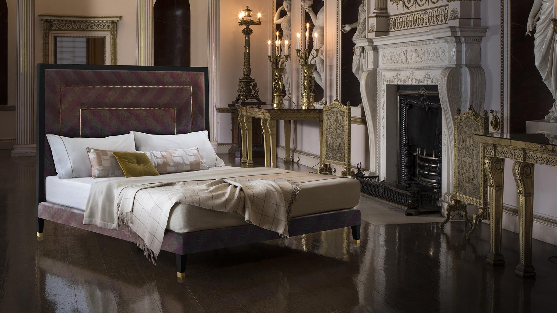 Renowned for his glamourous haute couture collections, Valentin Yudashkin translates his exceptional style to the Stripe bed design, masterfully handcrafted by Savoir’s skilled artisans in 
London. 

With fabric and textile fundamental to his