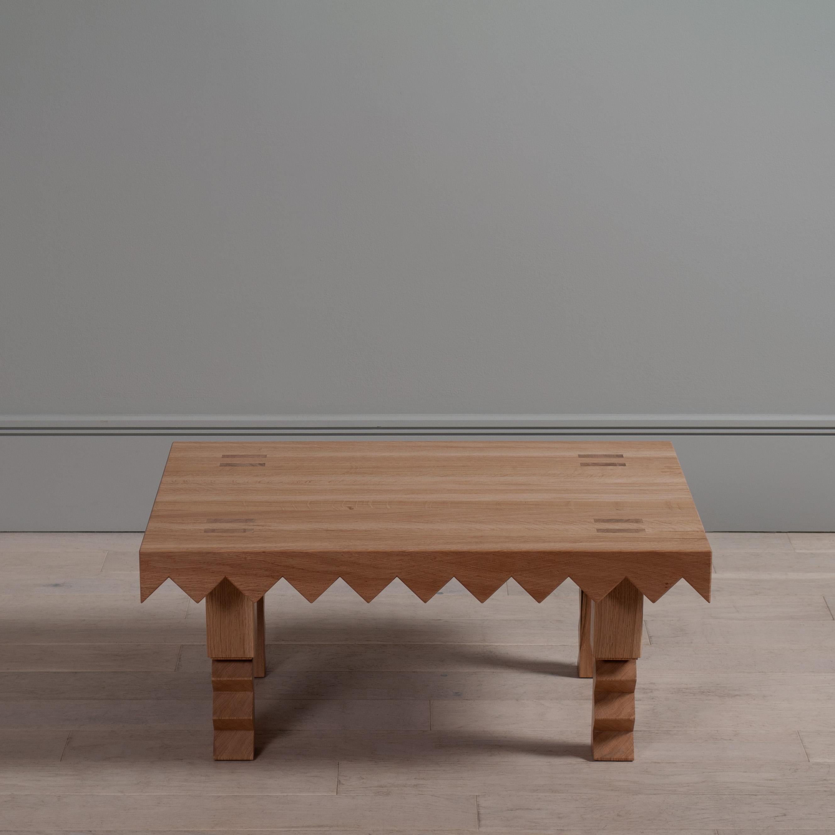 Moderne Table en dents de scie fabriquée à la main en vente