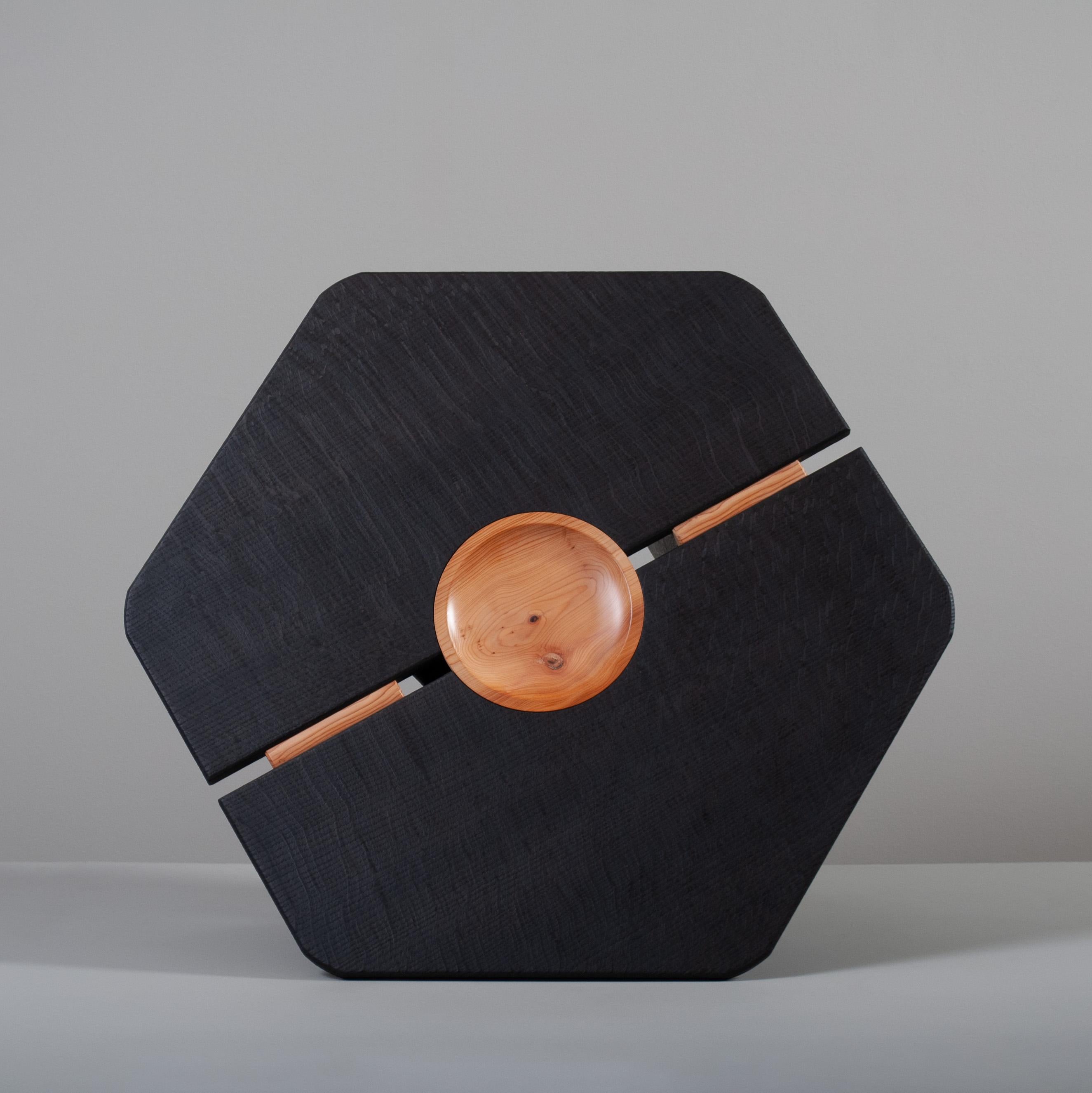 Anglais Table centrale en chêne noir et if, fabriquée à la main en vente