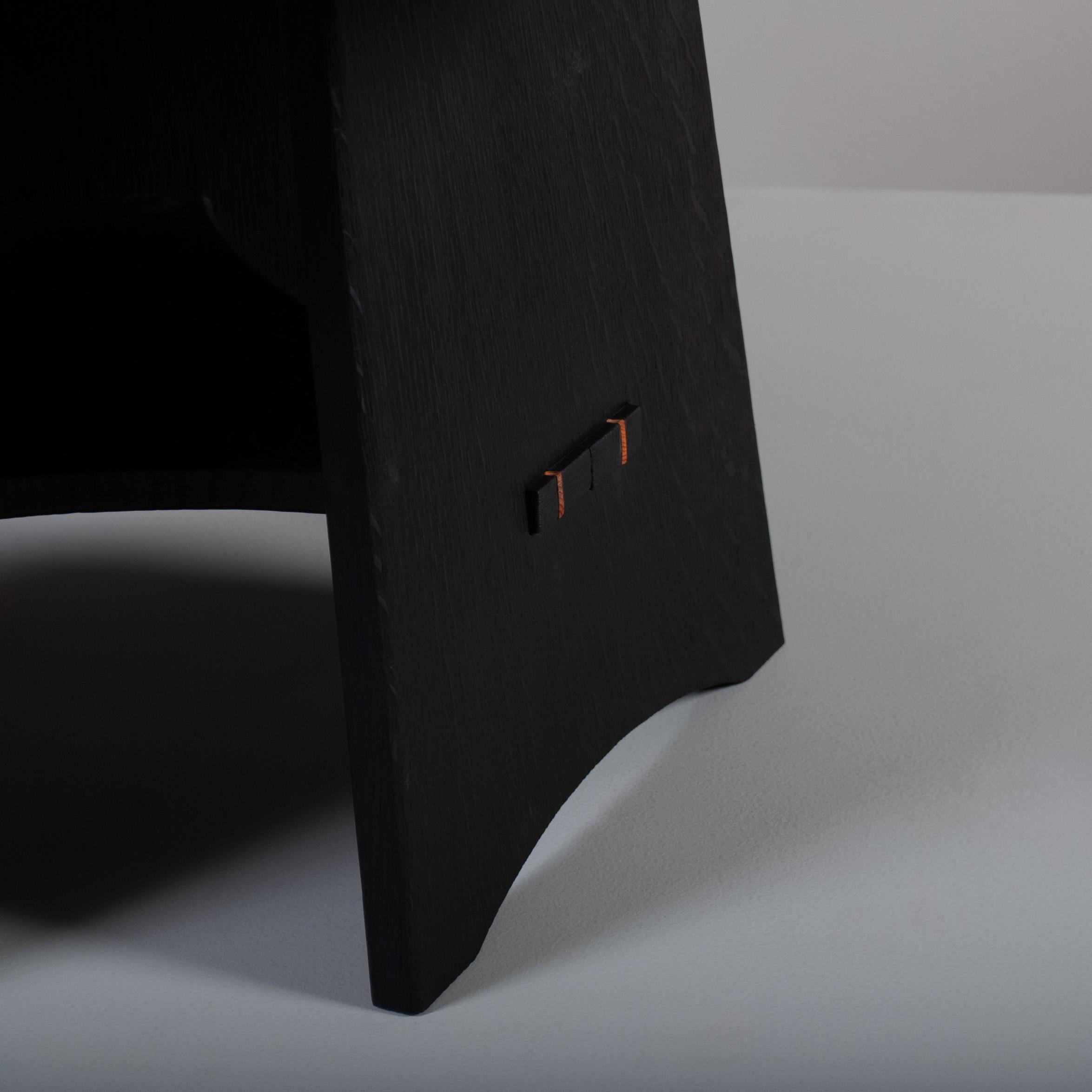 XXIe siècle et contemporain Table centrale en chêne noir et if, fabriquée à la main en vente