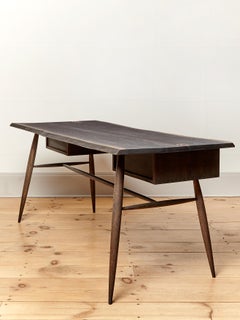 Handcrafted Sculptural Blackened OAK Desk mit Kupferklammern