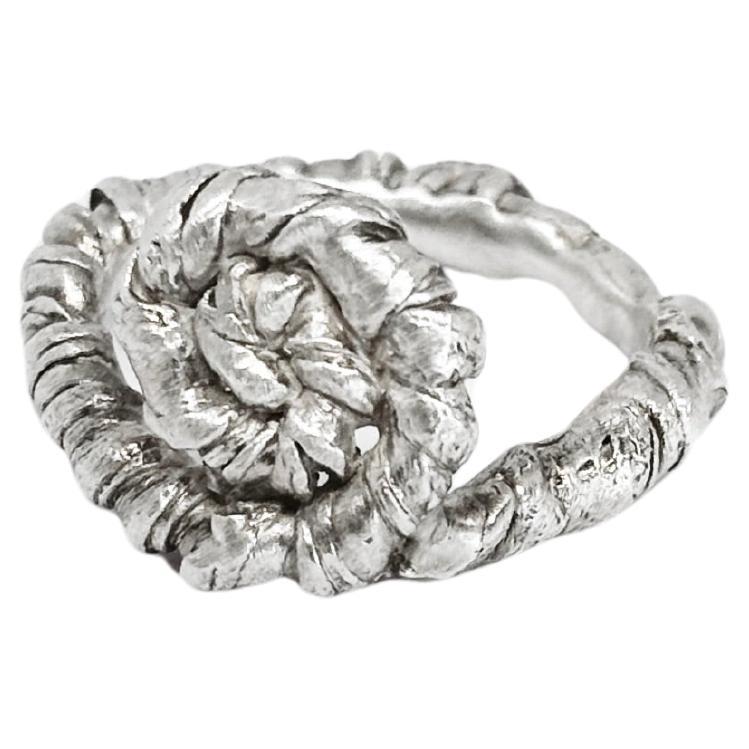 Handgefertigter skulpturaler Ring aus Sterling Silber, gedreht