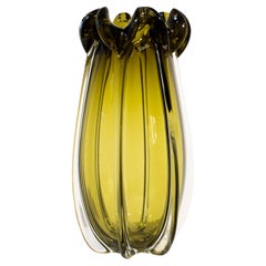 Handgefertigte halbtransparente Vase aus ambarfarbenem Glas, Italien, 2024