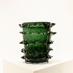 Vase en verre semi- transparent de couleur verte, fabriqué à la main, Italie, 2024