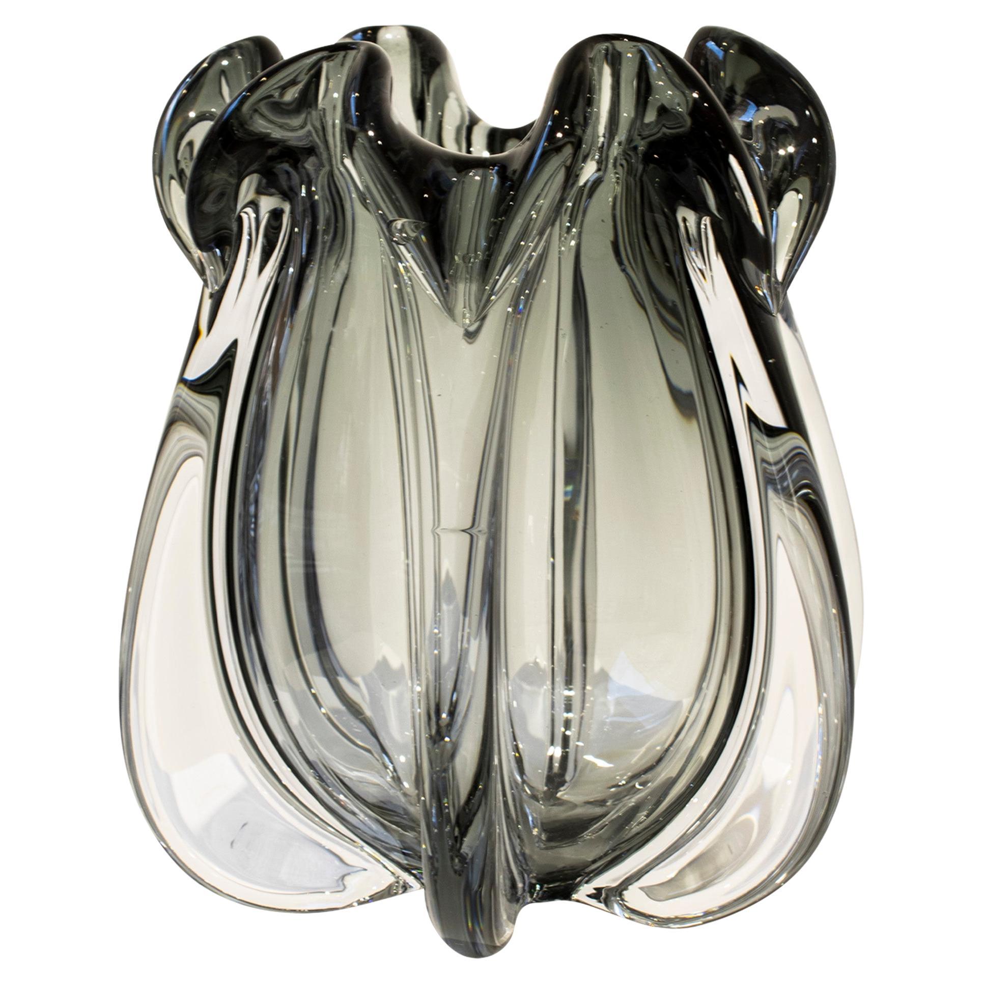 Vase en verre gris semi-transparent fabriqué à la main, Italie, 2024 en vente