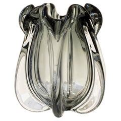 Vase en verre gris semi-transparent fabriqué à la main, Italie, 2024