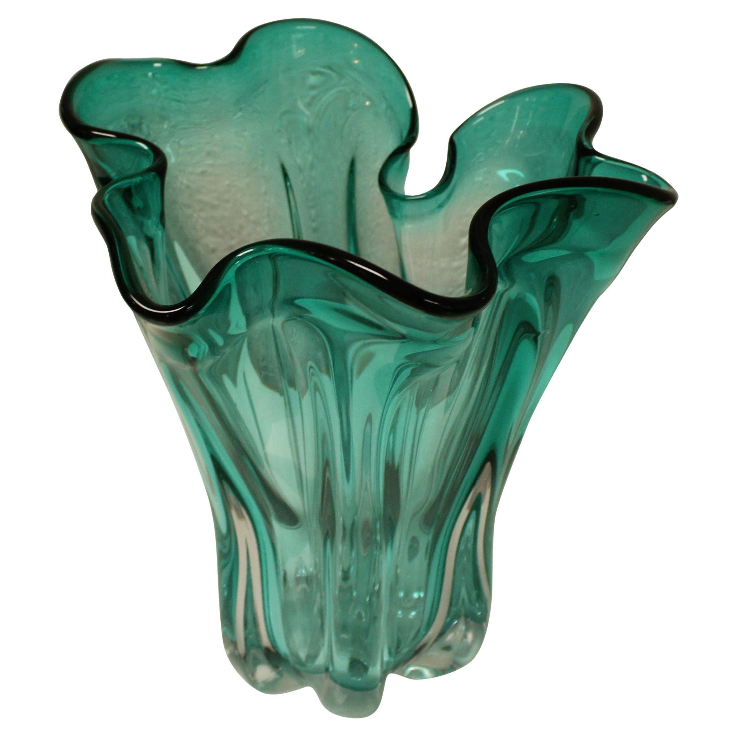 Vase en verre turquoise semi-transparent fabriqué à la main, Italie, 2023