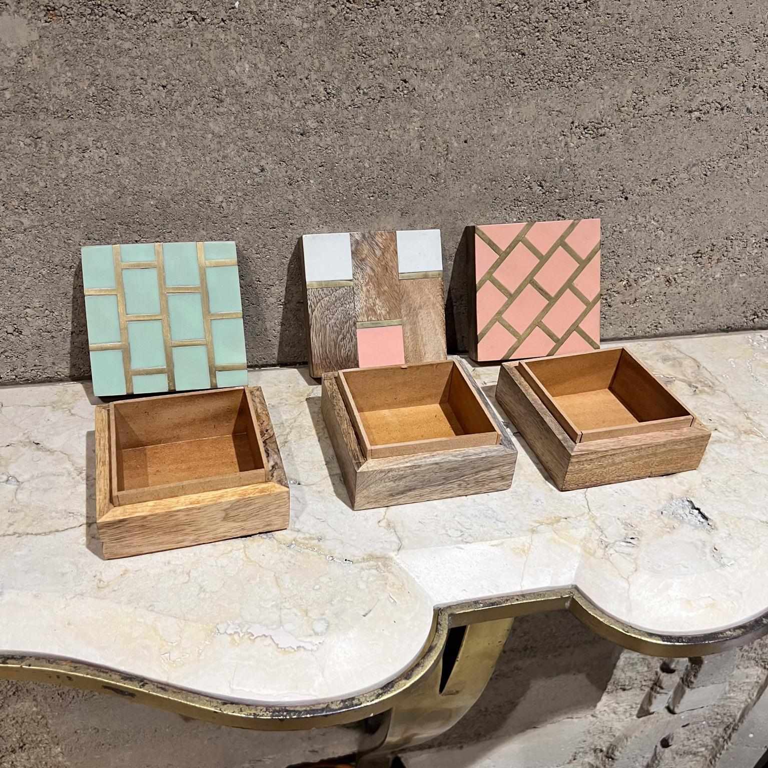 Tres Cajas de Baratijas Artesanales Mod Diseño Geométrico siglo XX en venta