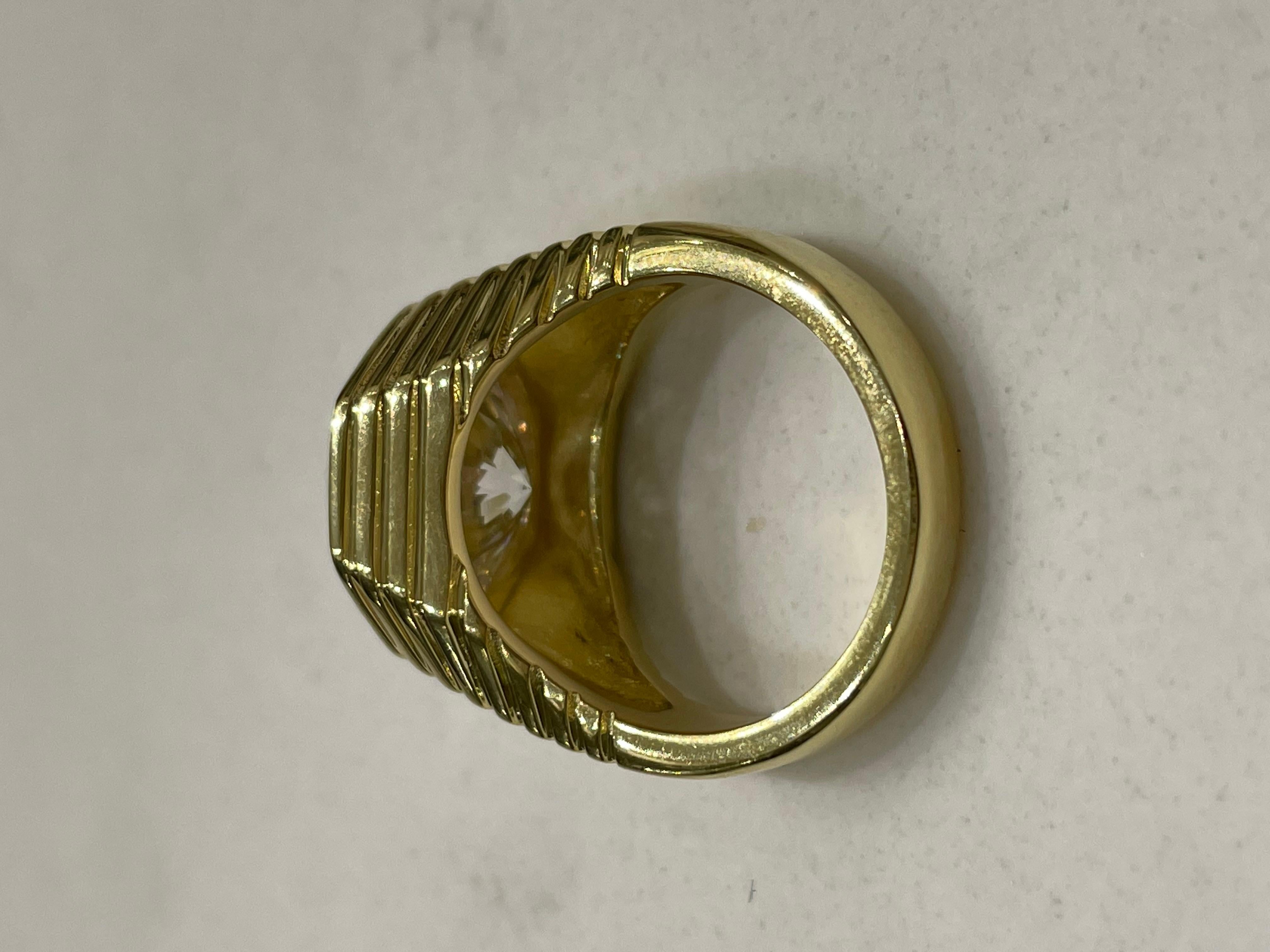 Moderne Signet Bague de fiançailles en or jaune 18 carats avec diamants certifiés GIA de 5,39 carats, fabrication artisanale en vente
