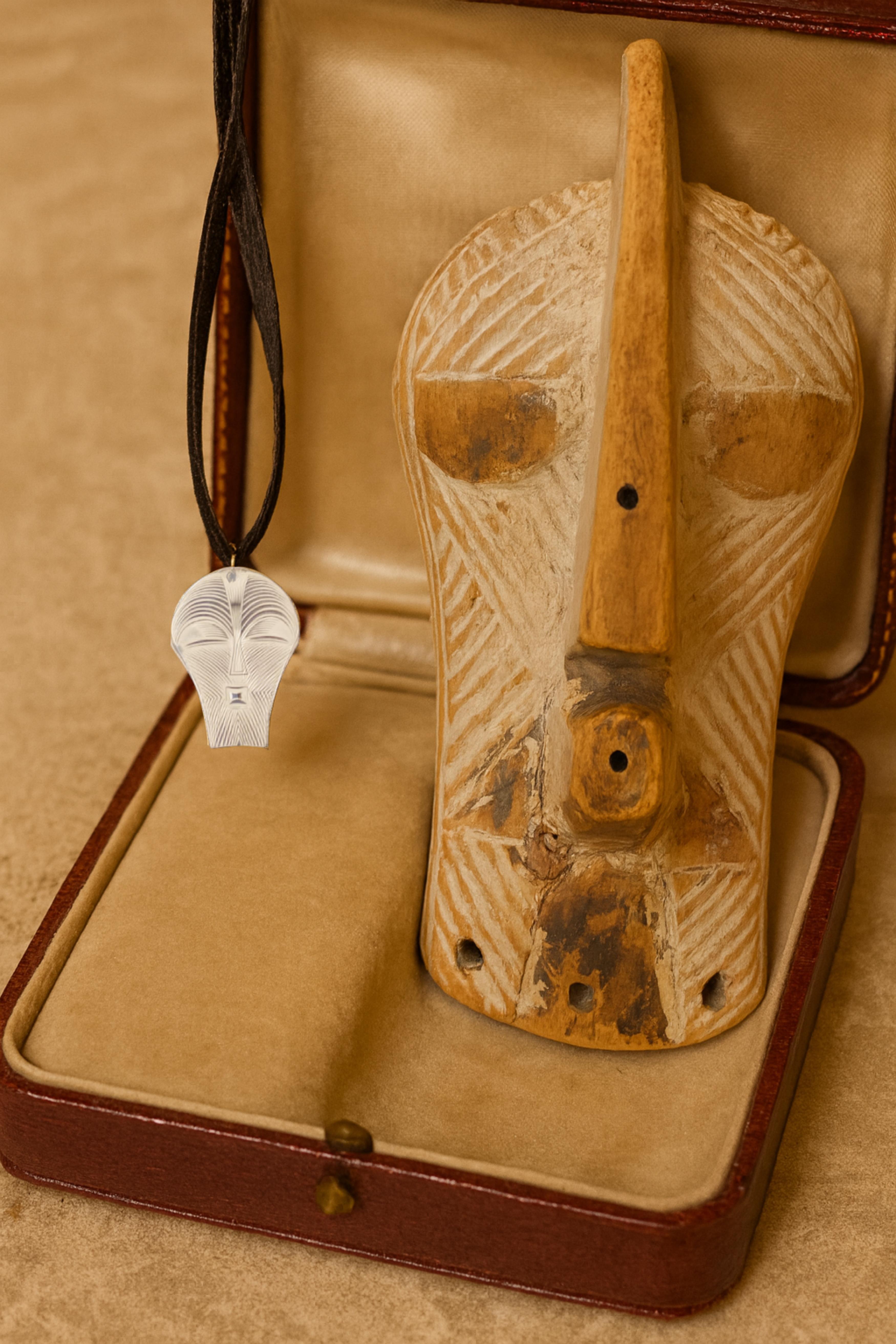 Handgefertigter Silberohrring, 92,5% Sterling, inspiriert von westafrikanischen Masken (Portugiesisch) im Angebot