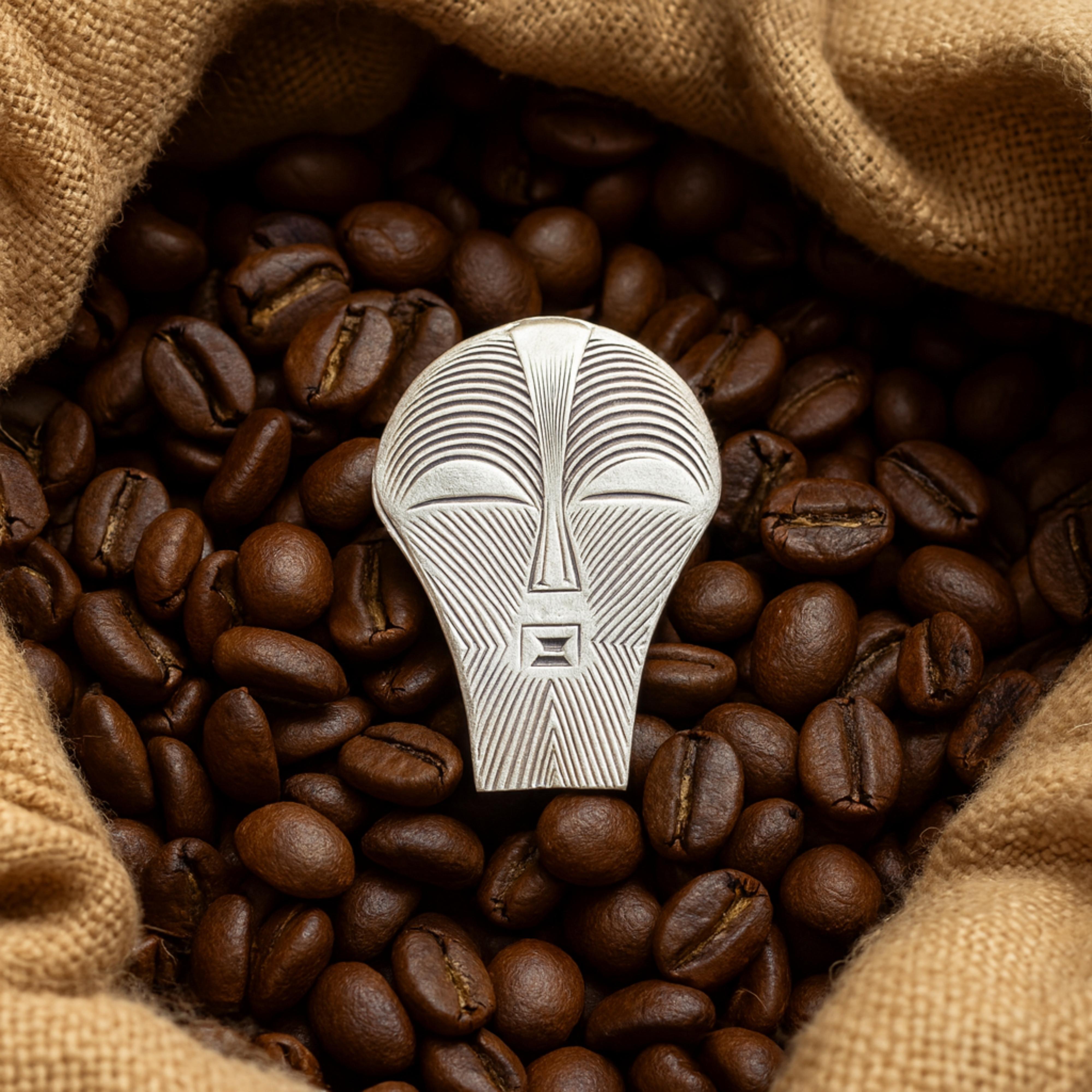 Handgefertigter Silberohrring, 92,5% Sterling, inspiriert von westafrikanischen Masken im Angebot 2