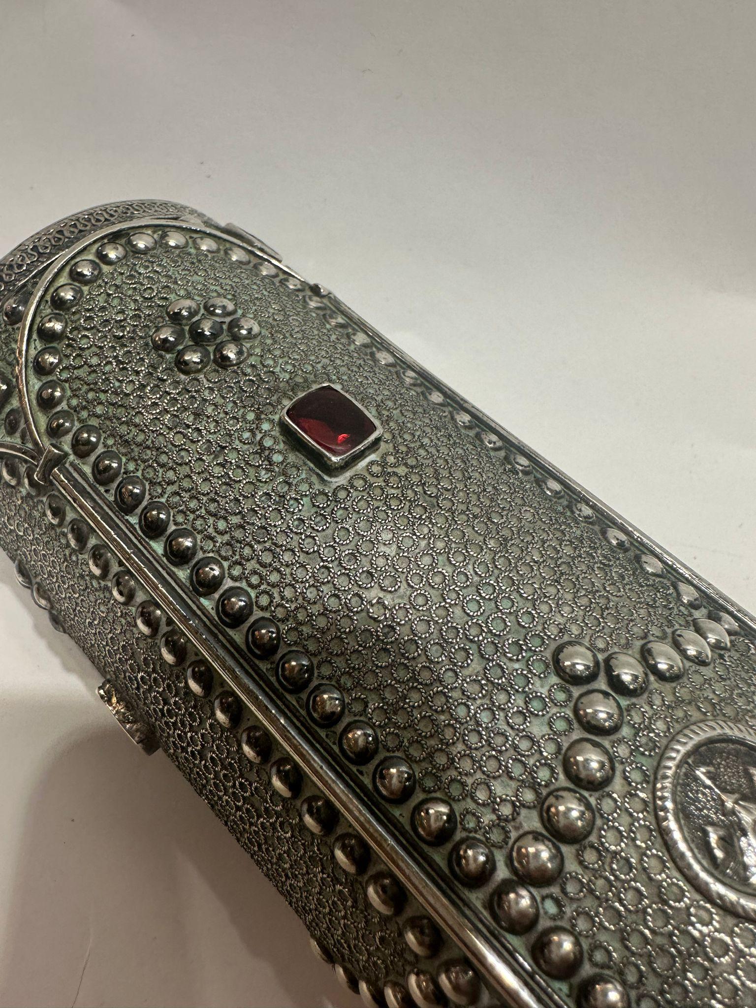 Astuccio per Megillah Esther in argento con filigrana e pietre preziose, realizzato a mano da I.M. Fain in vendita 2