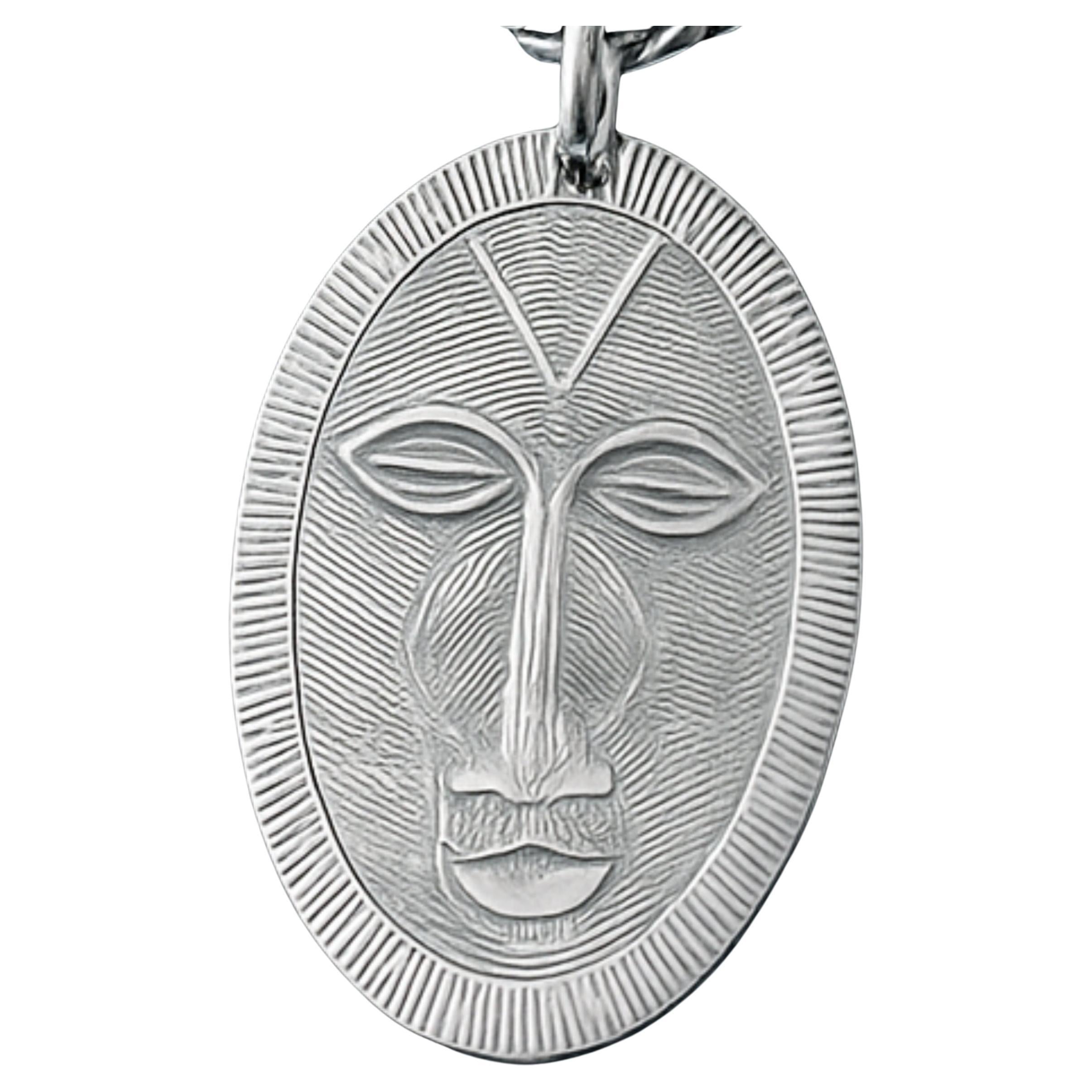 Handgefertigte Silbermedaille (92,5% Sterling) Inspiriert von westafrikanischen Masken (Portugiesisch) im Angebot