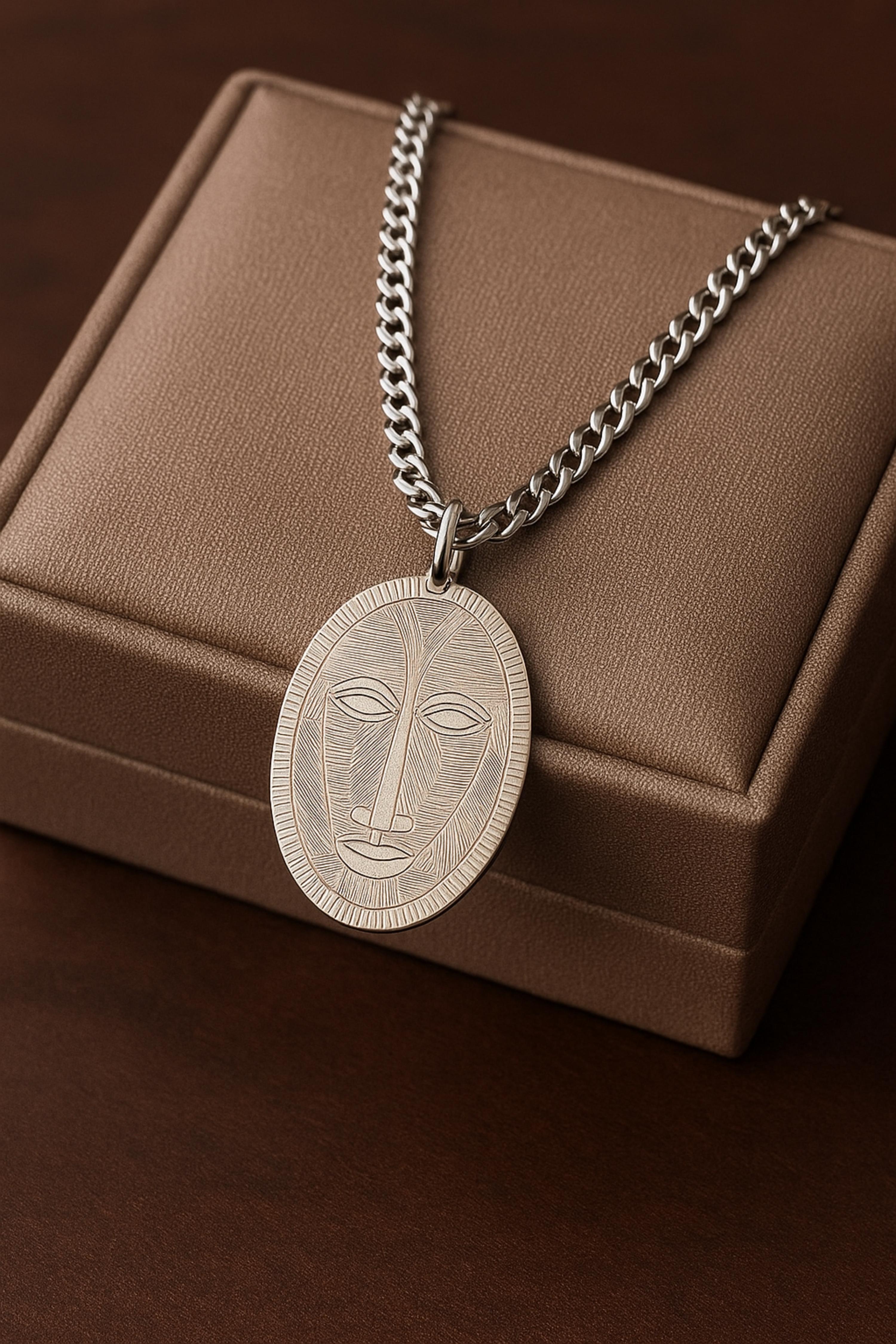 Handgefertigte Silbermedaille (92,5% Sterling) Inspiriert von westafrikanischen Masken im Angebot 3