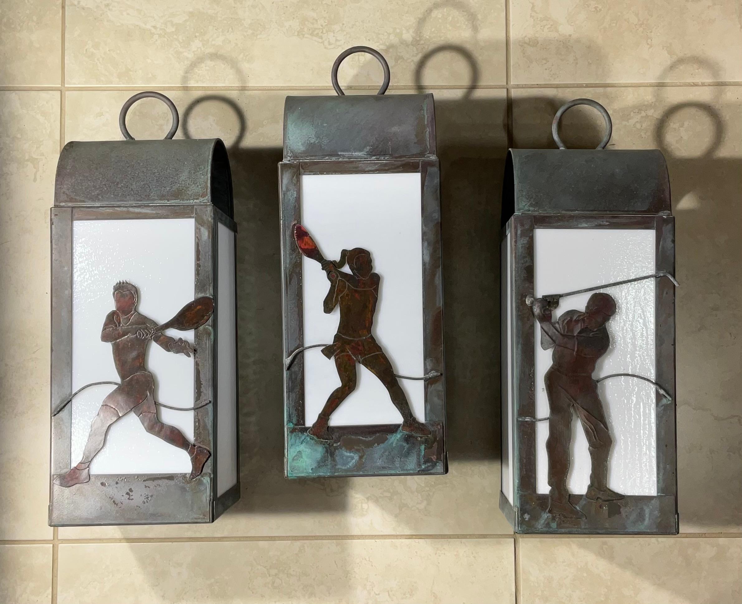 Appendiabiti da parete in rame massiccio realizzato a mano  Lanterna con  Silhouette unica dello sport in vendita 7