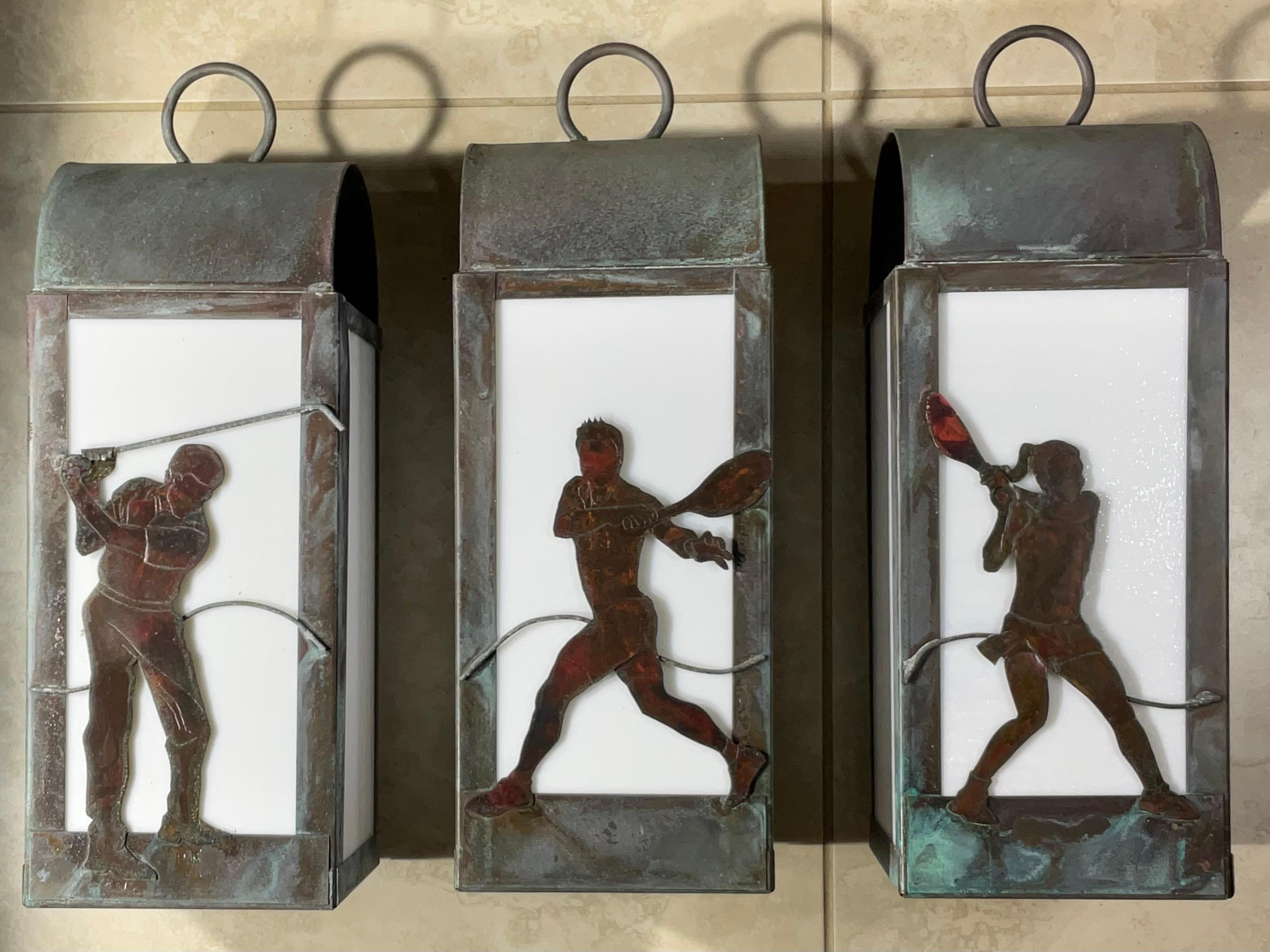 Americano Appendiabiti da parete in rame massiccio realizzato a mano  Lanterna con  Silhouette unica dello sport in vendita