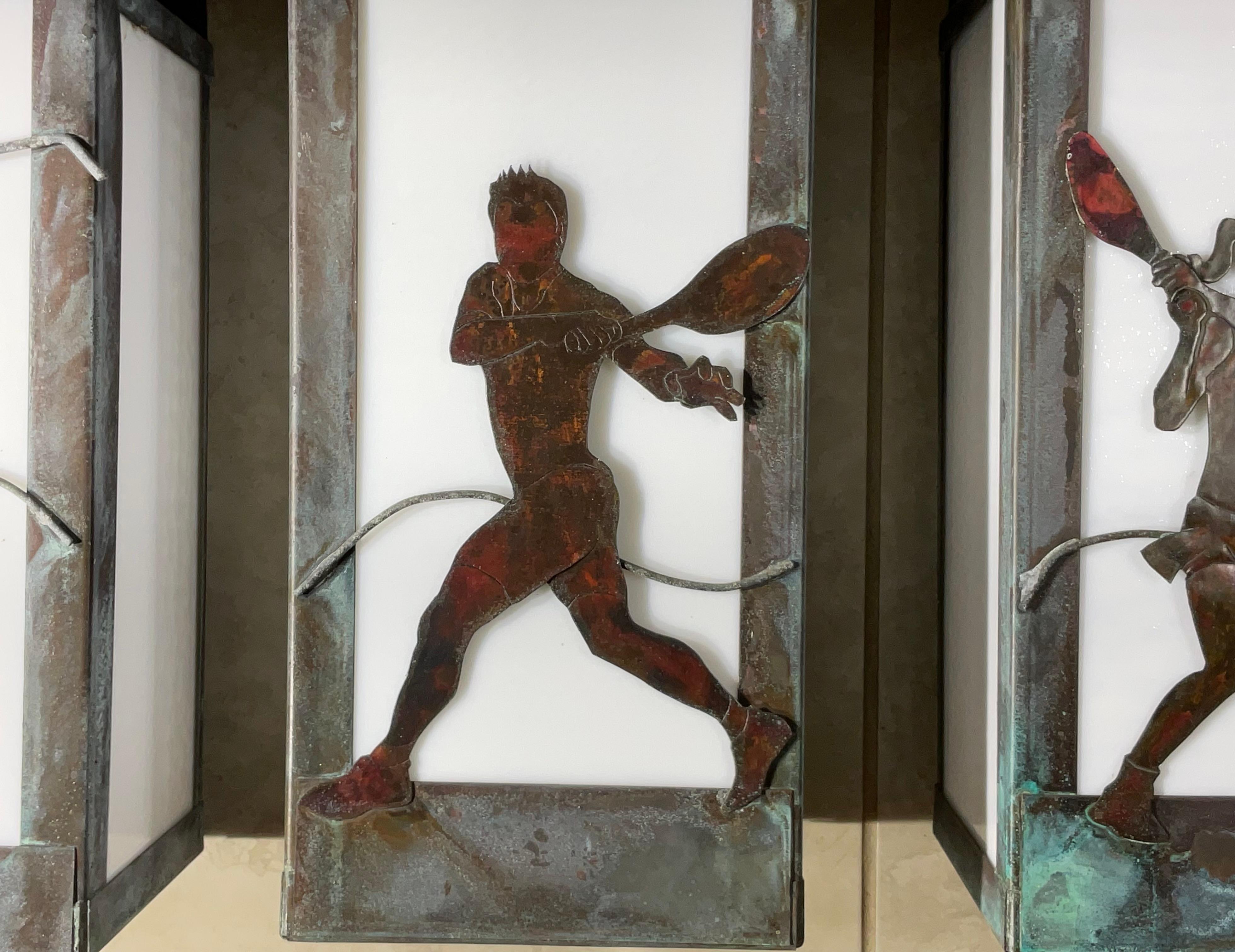 XX secolo Appendiabiti da parete in rame massiccio realizzato a mano  Lanterna con  Silhouette unica dello sport in vendita
