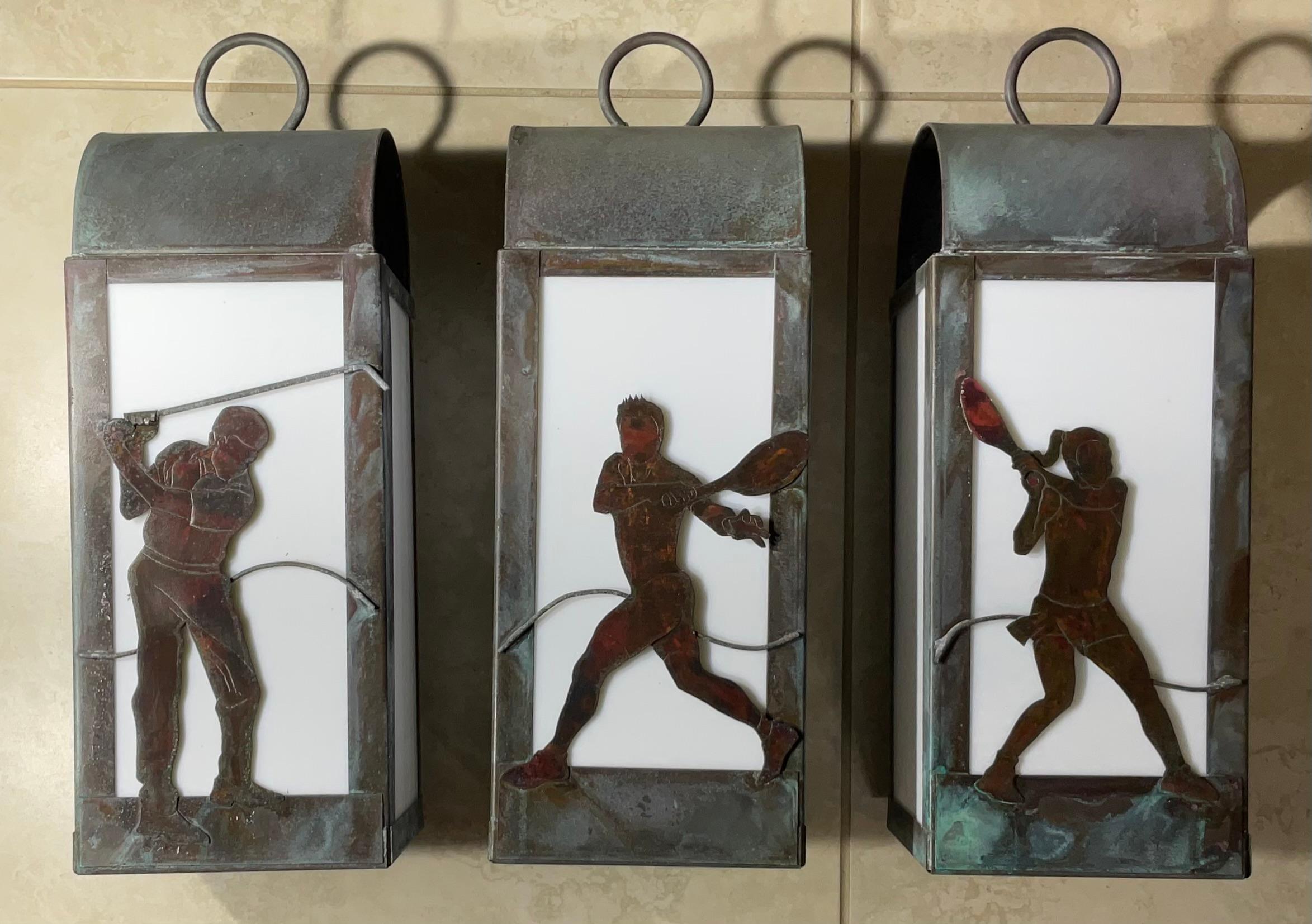 Appendiabiti da parete in rame massiccio realizzato a mano  Lanterna con  Silhouette unica dello sport in vendita 2