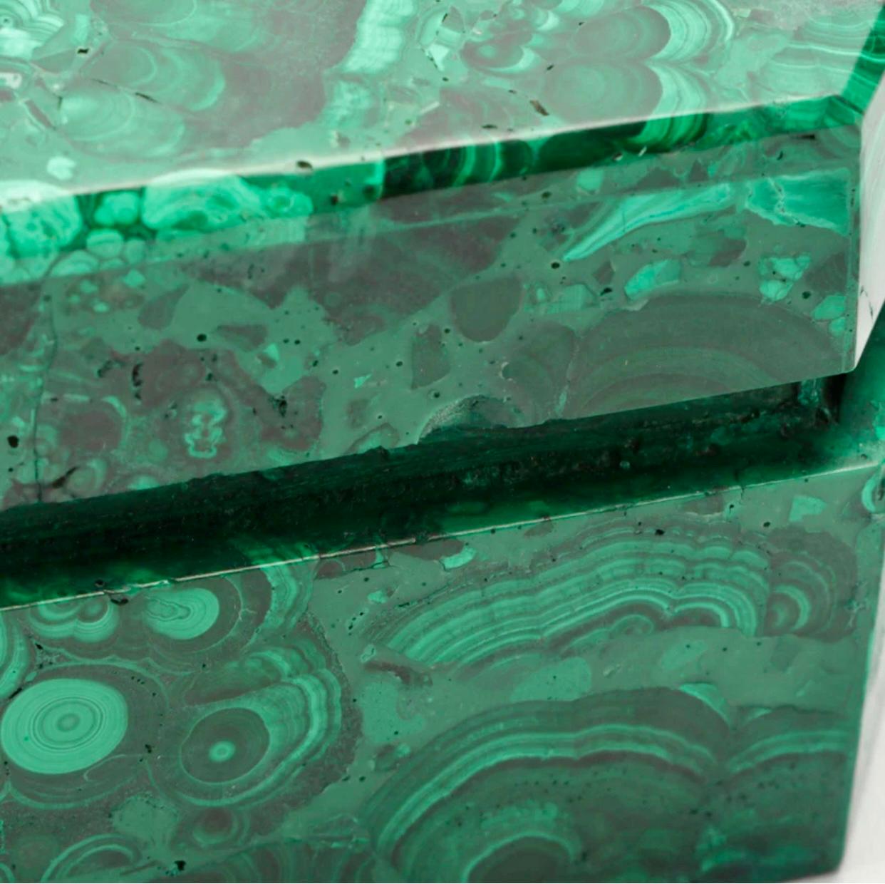 Mid-Century Modern Boîte à couvercle hexagonale en malachite massive fabriquée à la main