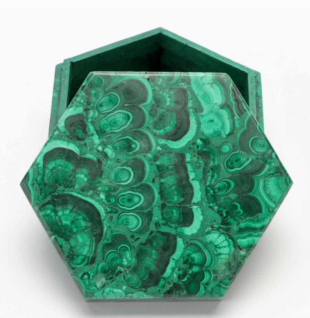 Mid-20th Century Handcrafted Solid Malachite Hexagonal Lidded Box For Sale