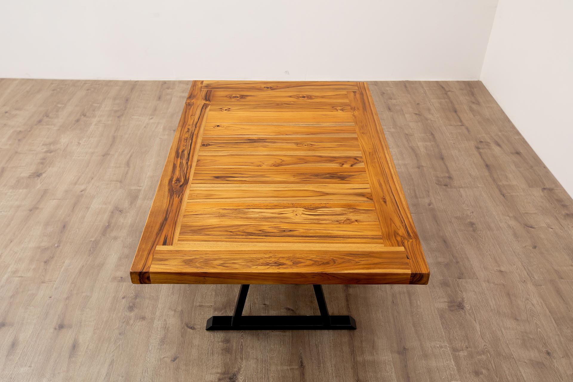 Elevate your living space with our exquisite Solid Teak Coffee Table, featuring sleek and modern metal legs for a perfect blend of style and sturdiness.

Key Features that Redefine Luxury:

Unparalleled Craftsmanship: Meticulously crafted from