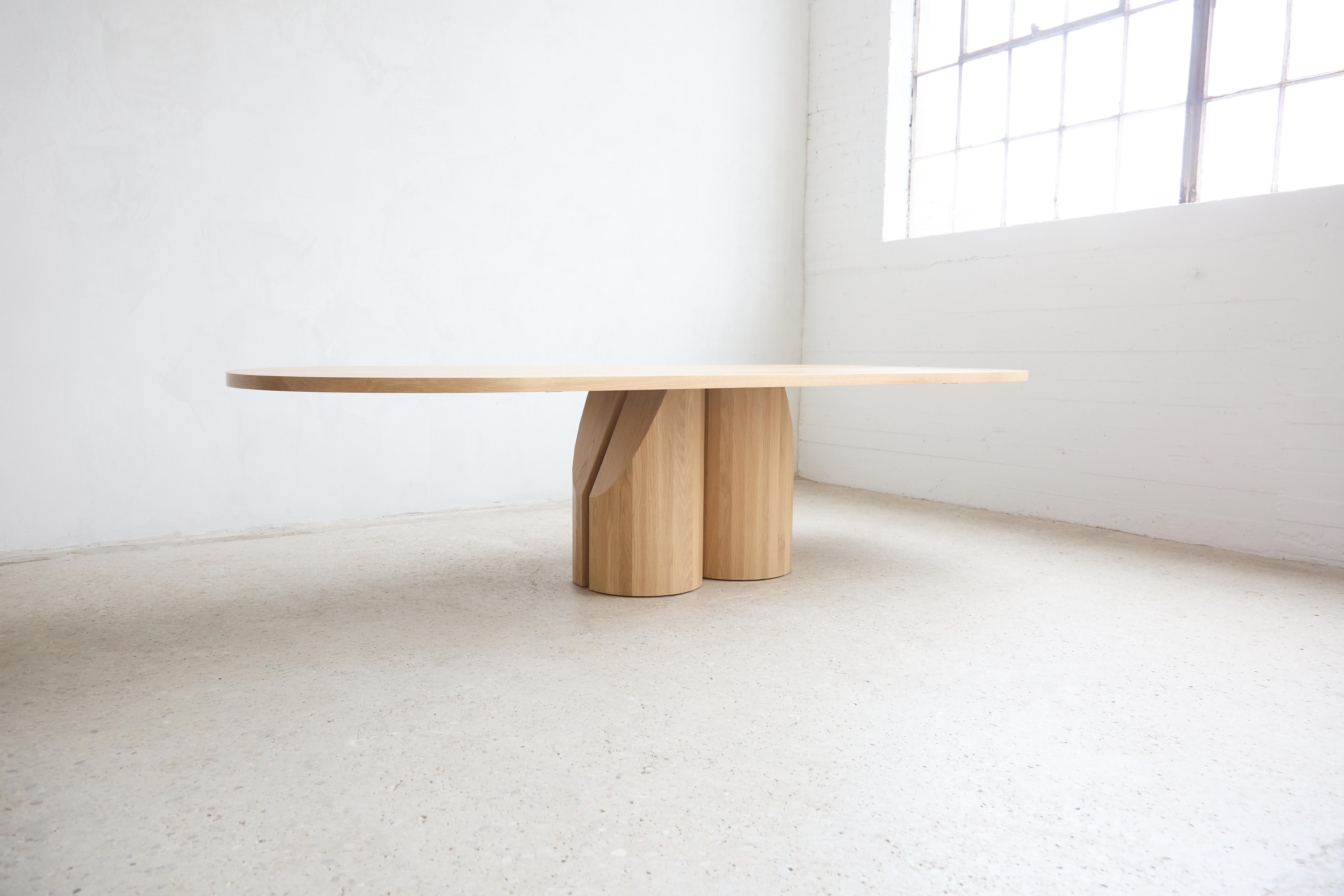Mesa de comedor Barrow de roble blanco macizo hecha a mano 96