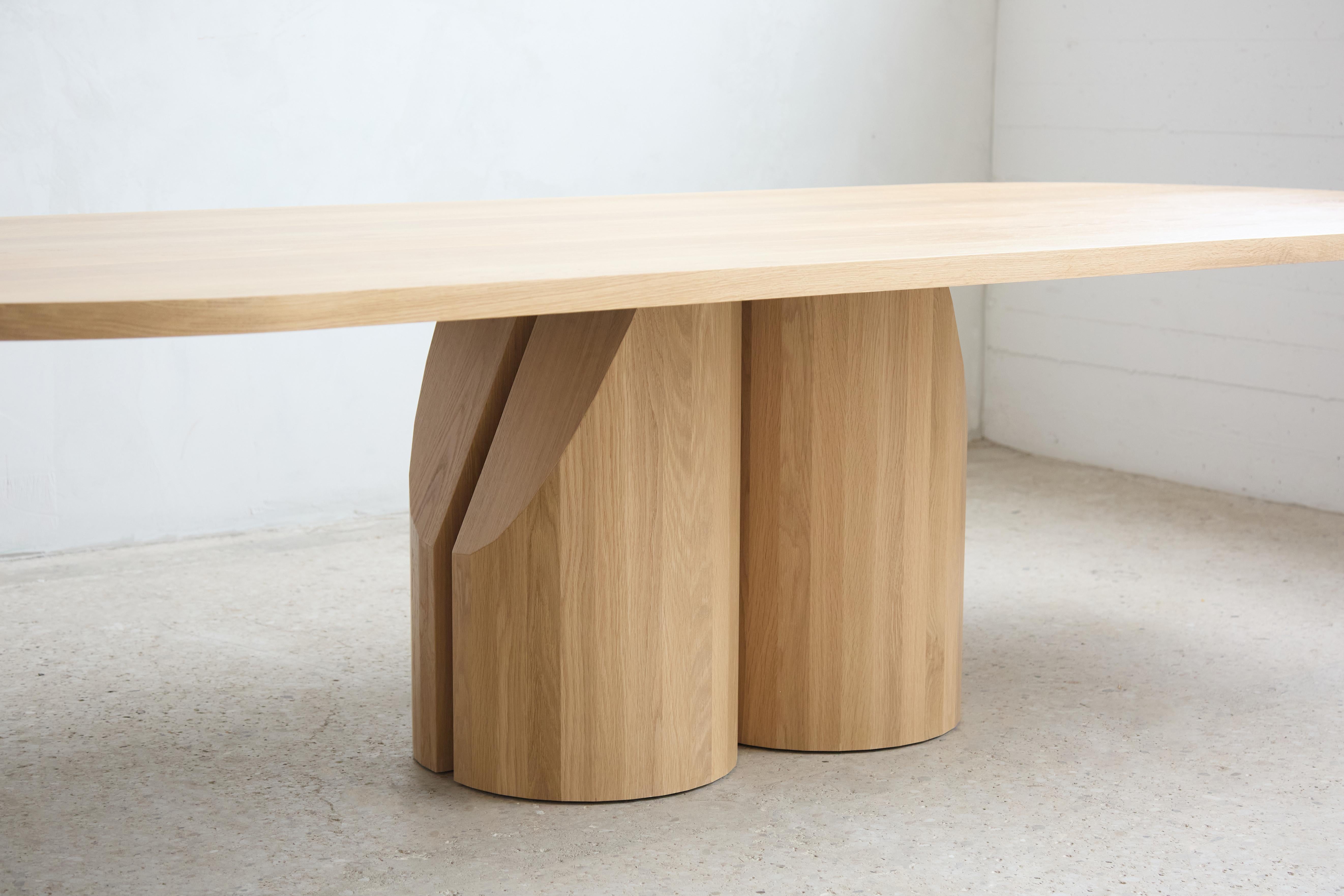 Mesa de comedor Barrow de roble blanco macizo hecha a mano 96