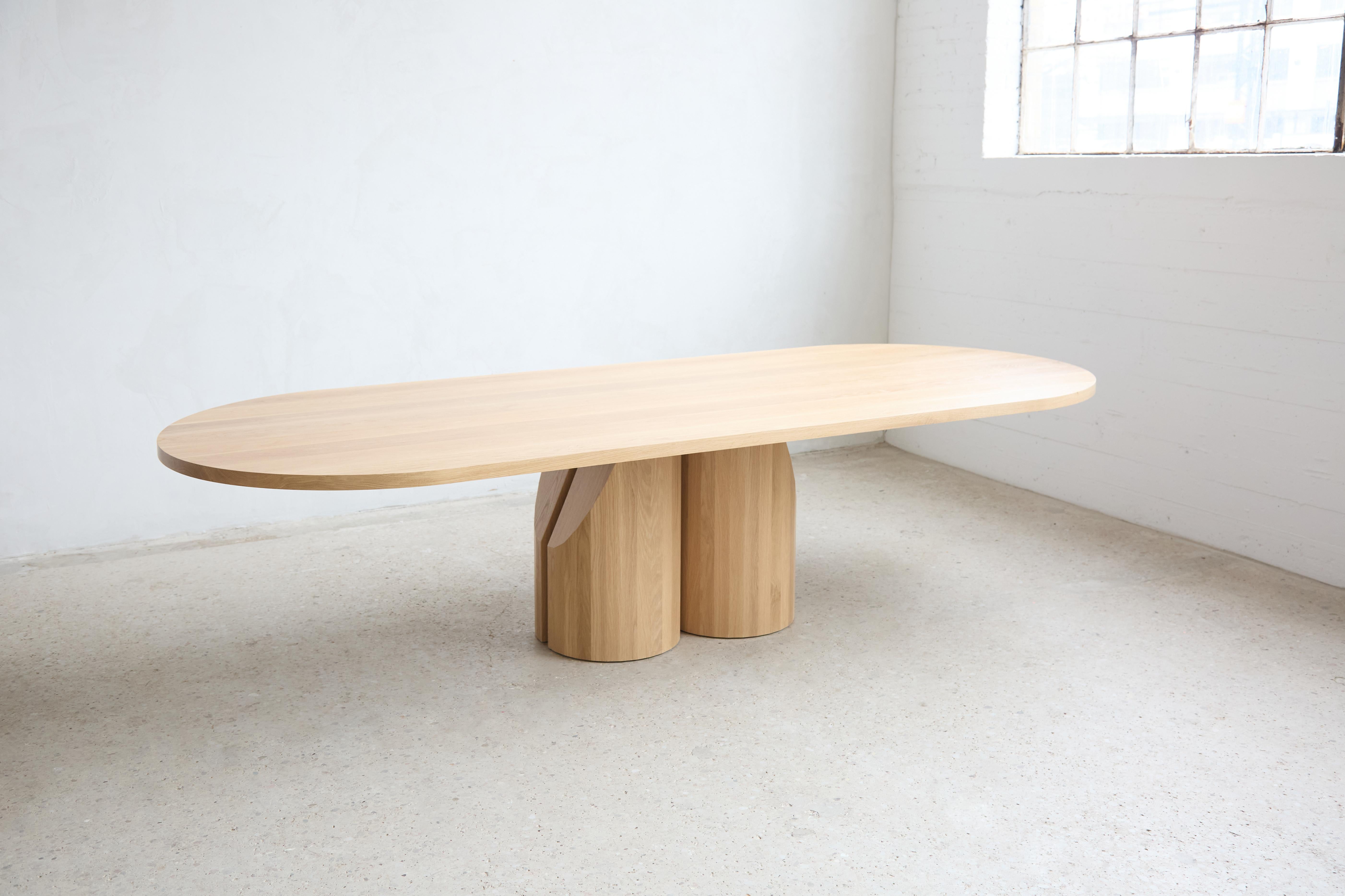 Mesa de comedor Barrow de roble blanco macizo hecha a mano 96