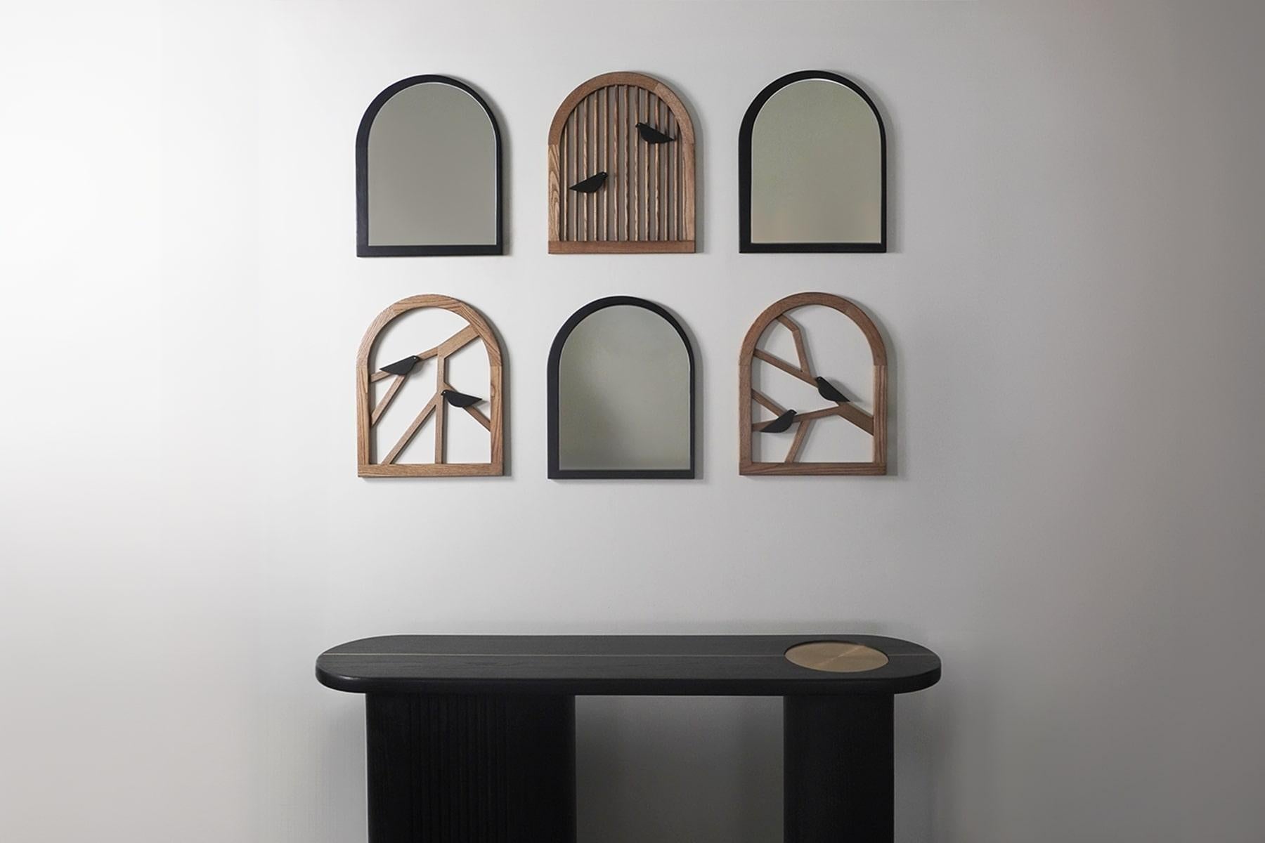 Indiano Set di 4 decorazioni e specchi da parete in legno massiccio realizzati a mano con uccelli e ottone in vendita