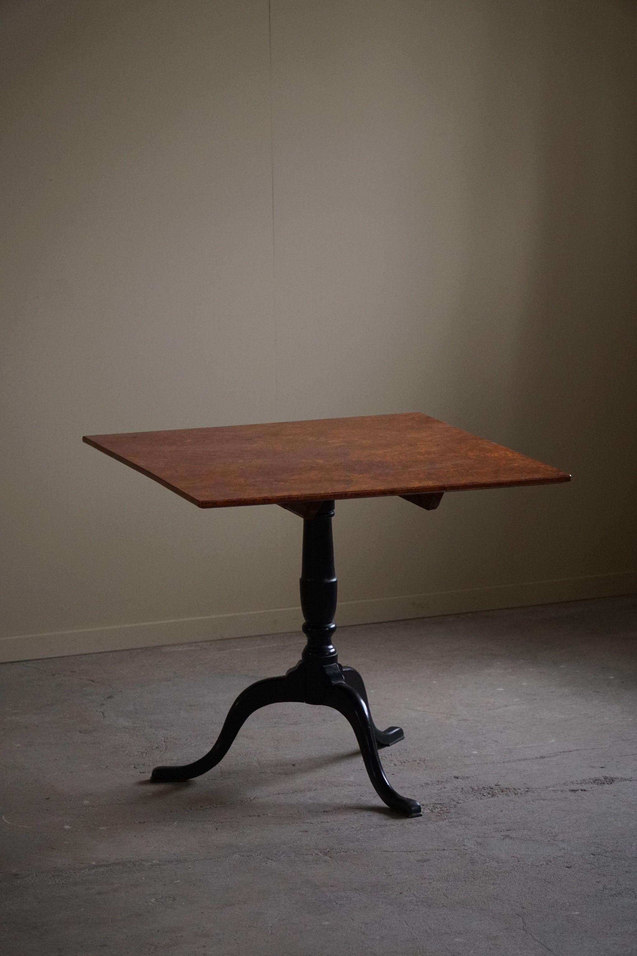Table à abattant carrée ancienne, fabriquée à la main, en bois de ronce, suédoise, 19e siècle en vente 3