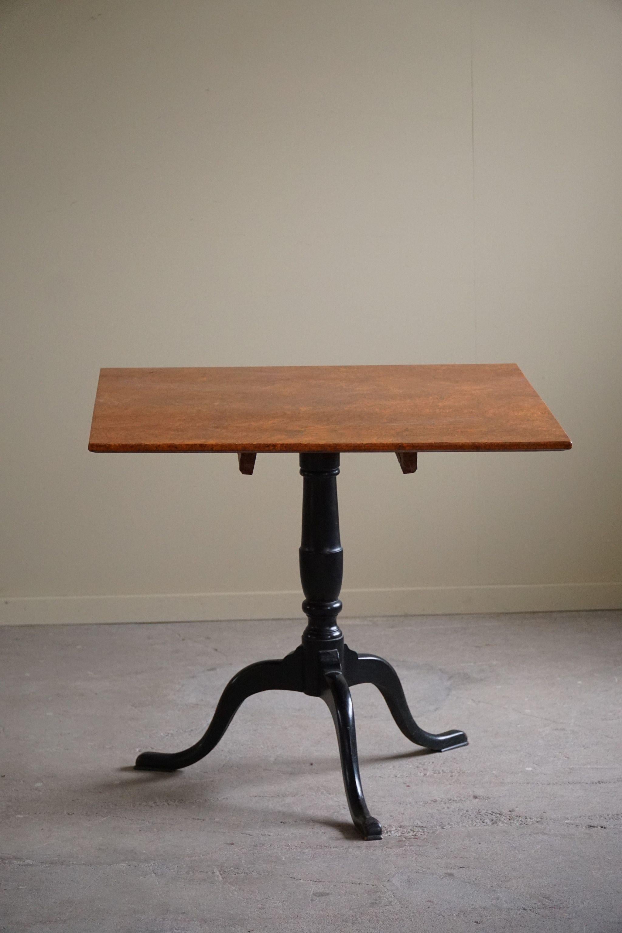 Handcrafted Square Antique Drop Leaf Table in Burl Wood, Swedish, 19th Century In Good Condition For Sale In Odense, DK